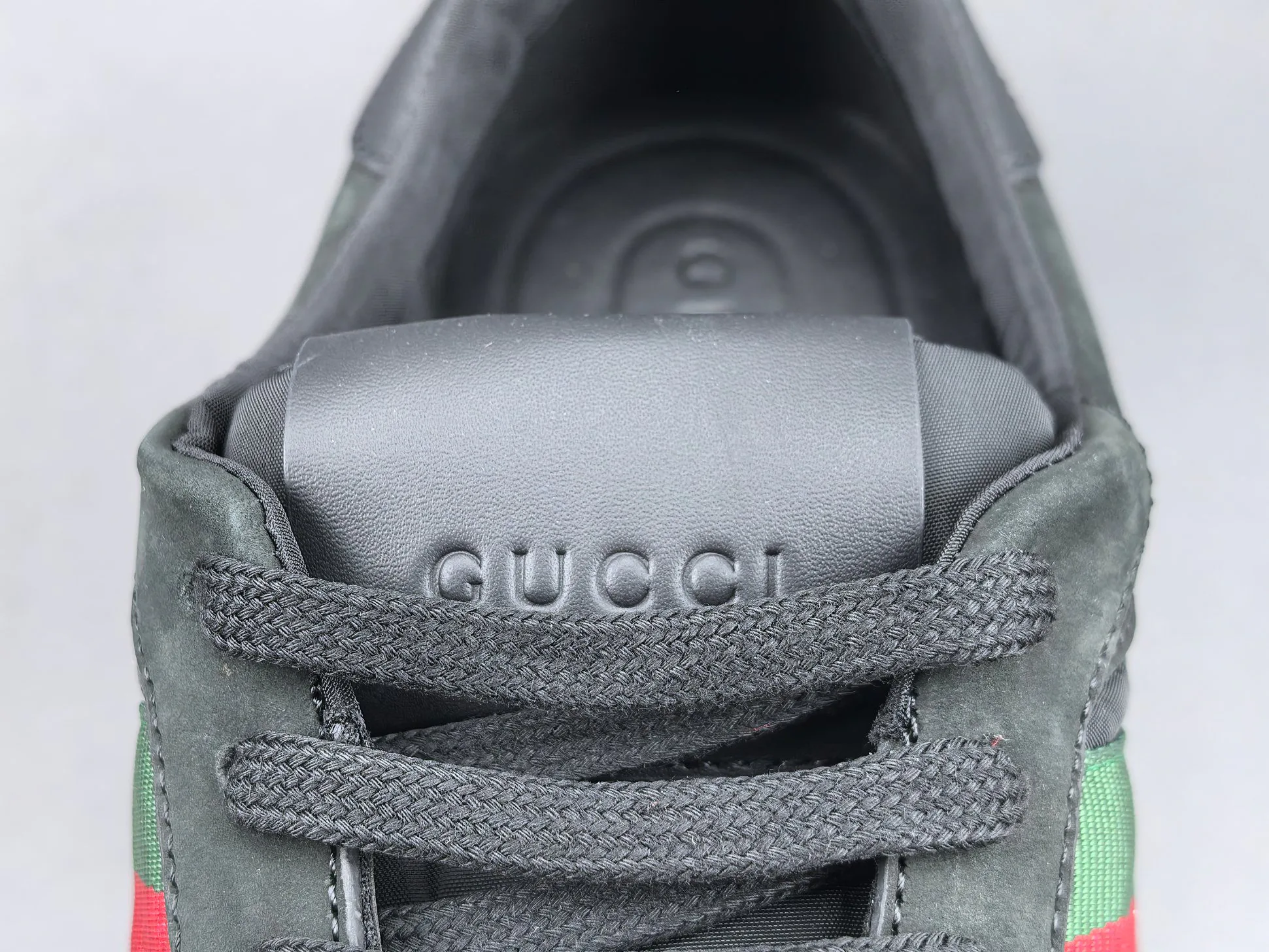 Кроссовки Женские Gucci 18552276