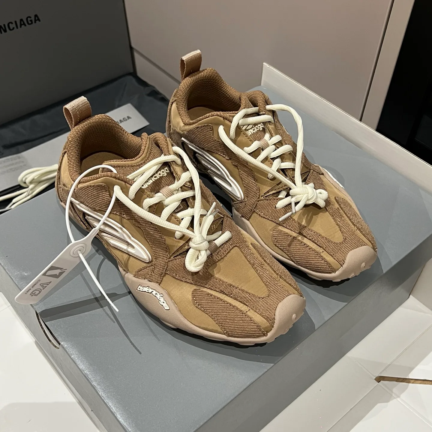 Кроссовки Женские Balenciaga 12948697