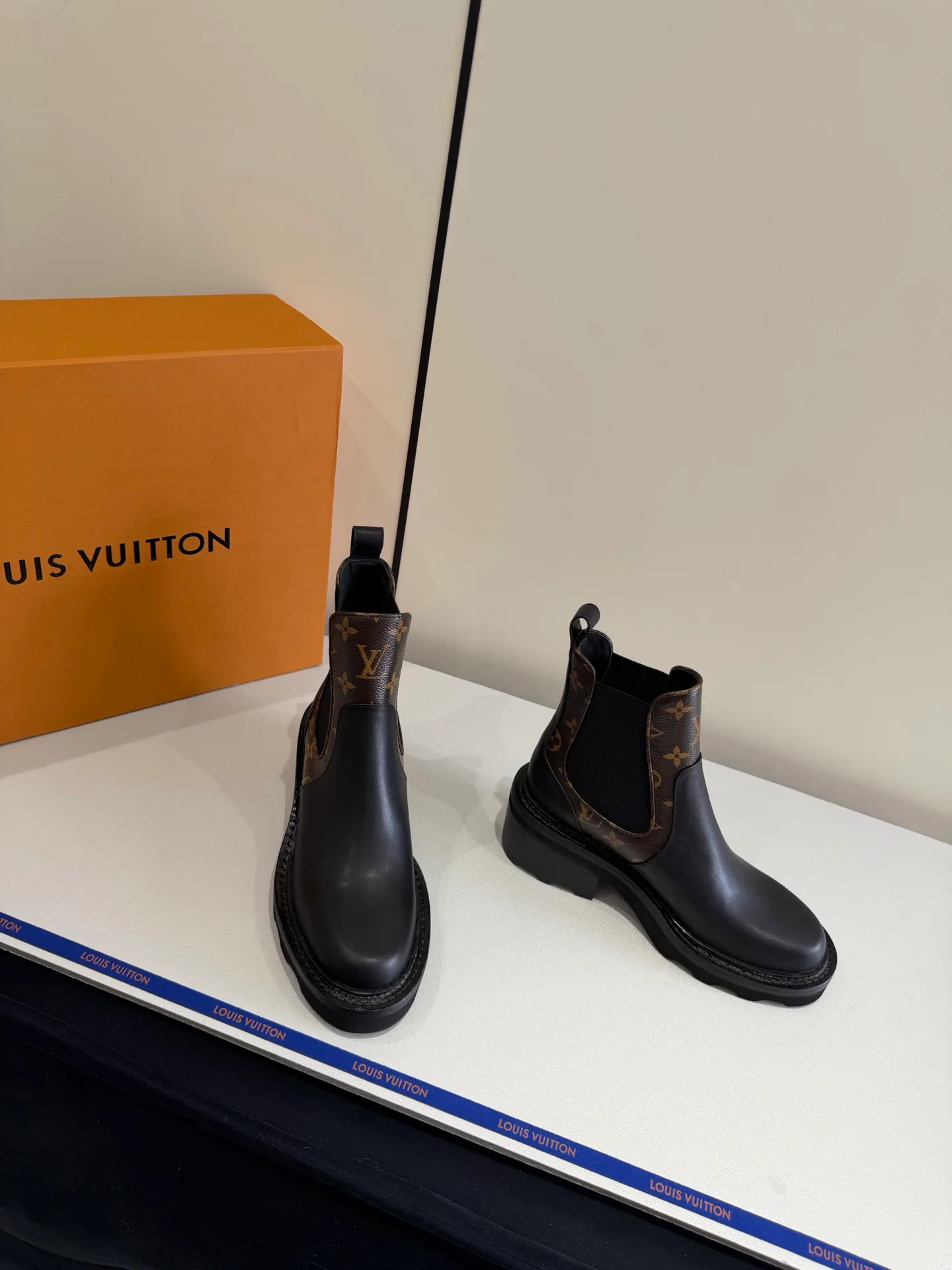 Ботинки Женские Louis Vuitton 19563708
