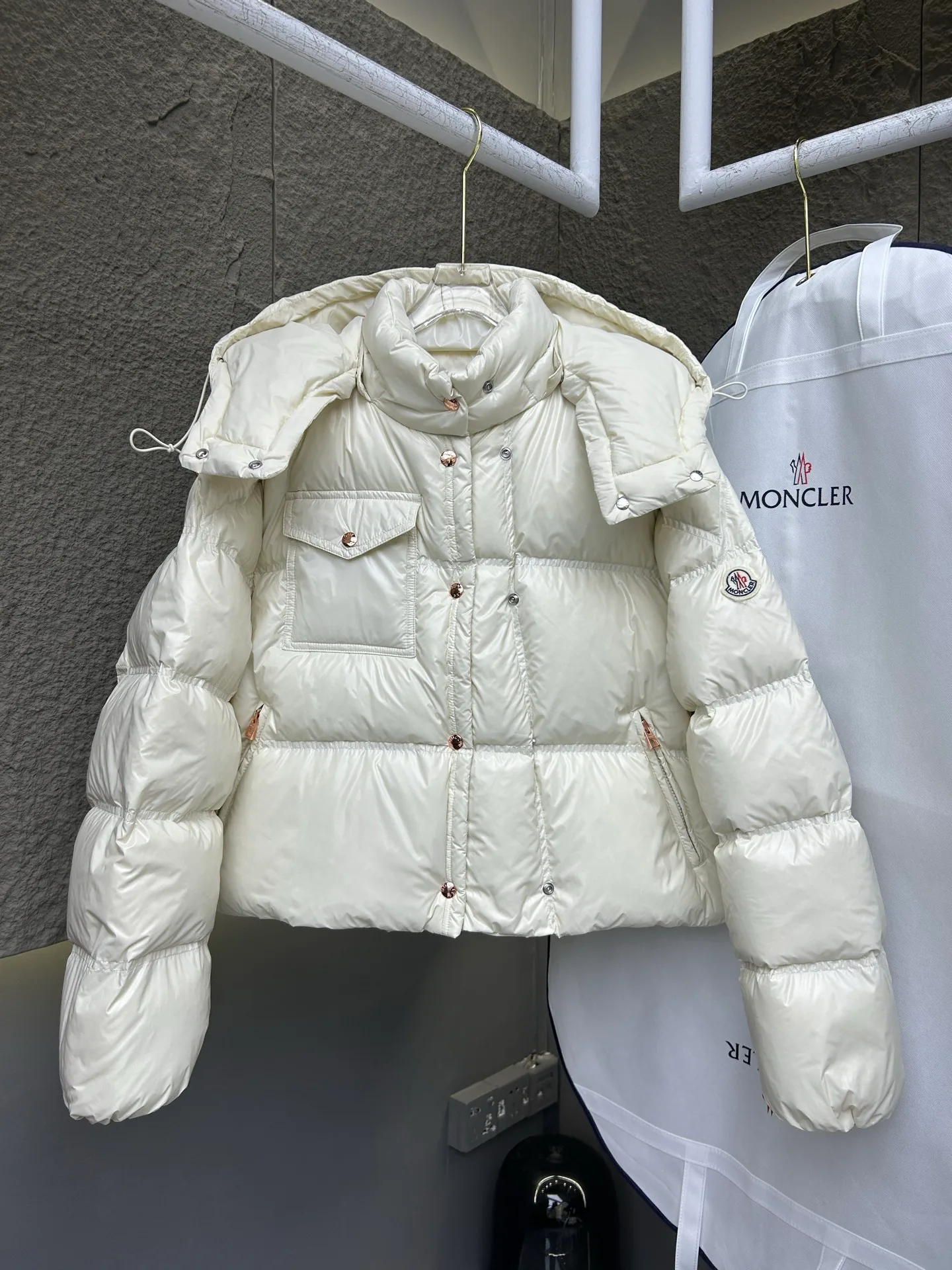 Куртки И Пуховики Женские Moncler 18875966