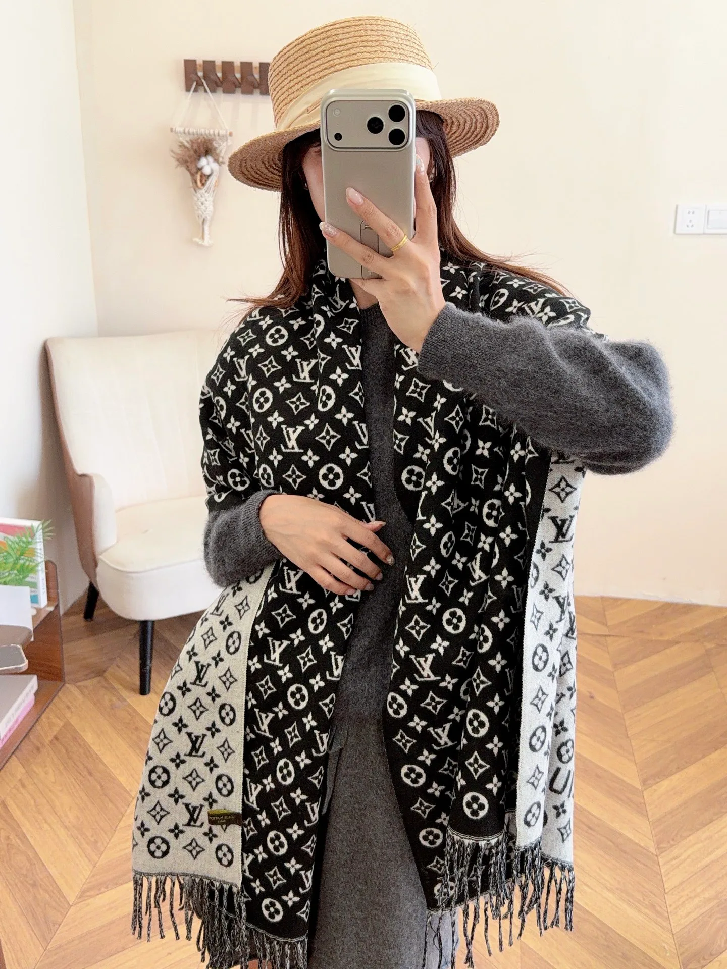 Шарфы Louis Vuitton 18105495