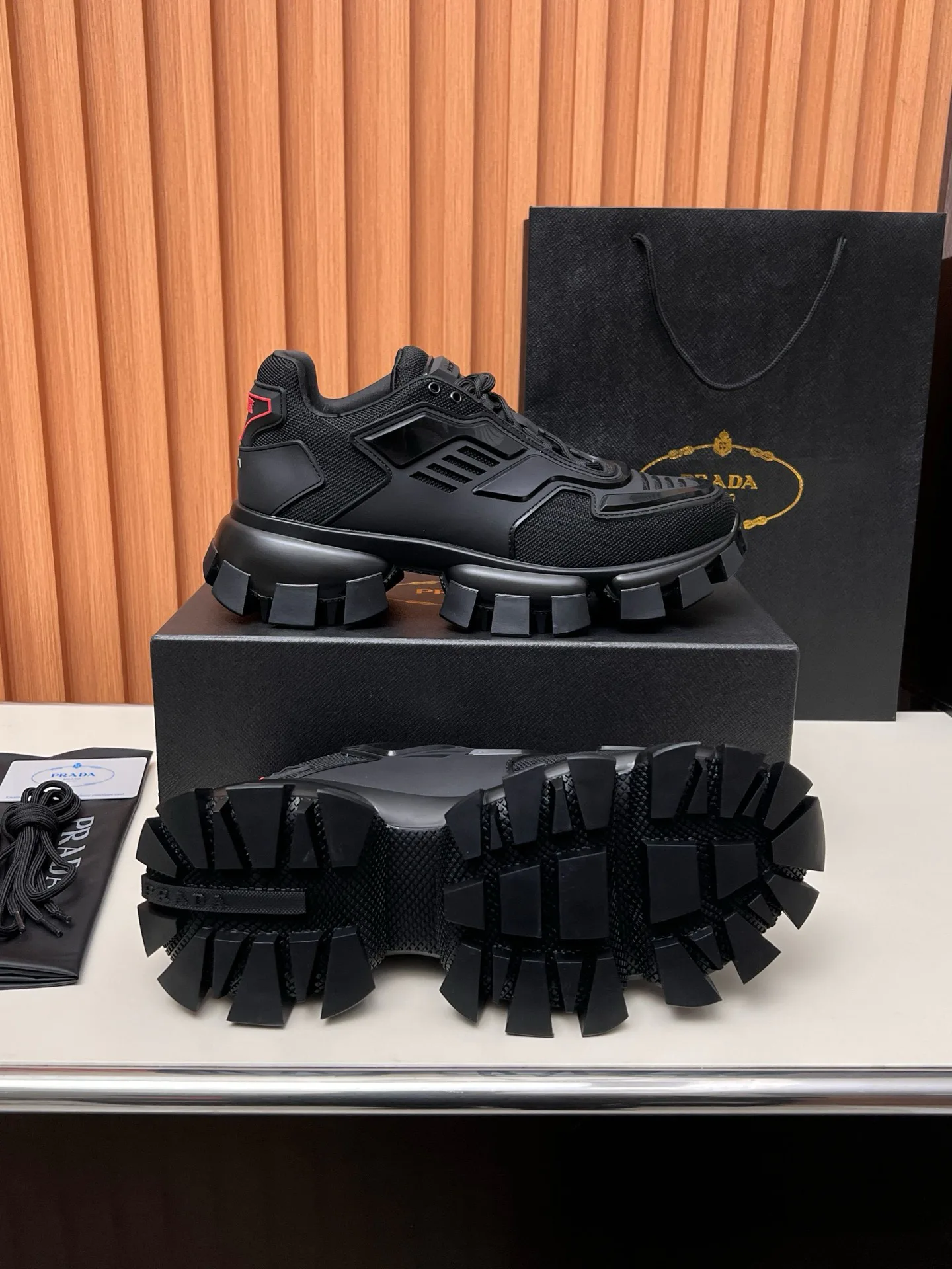 Кроссовки Женские Prada 17955145