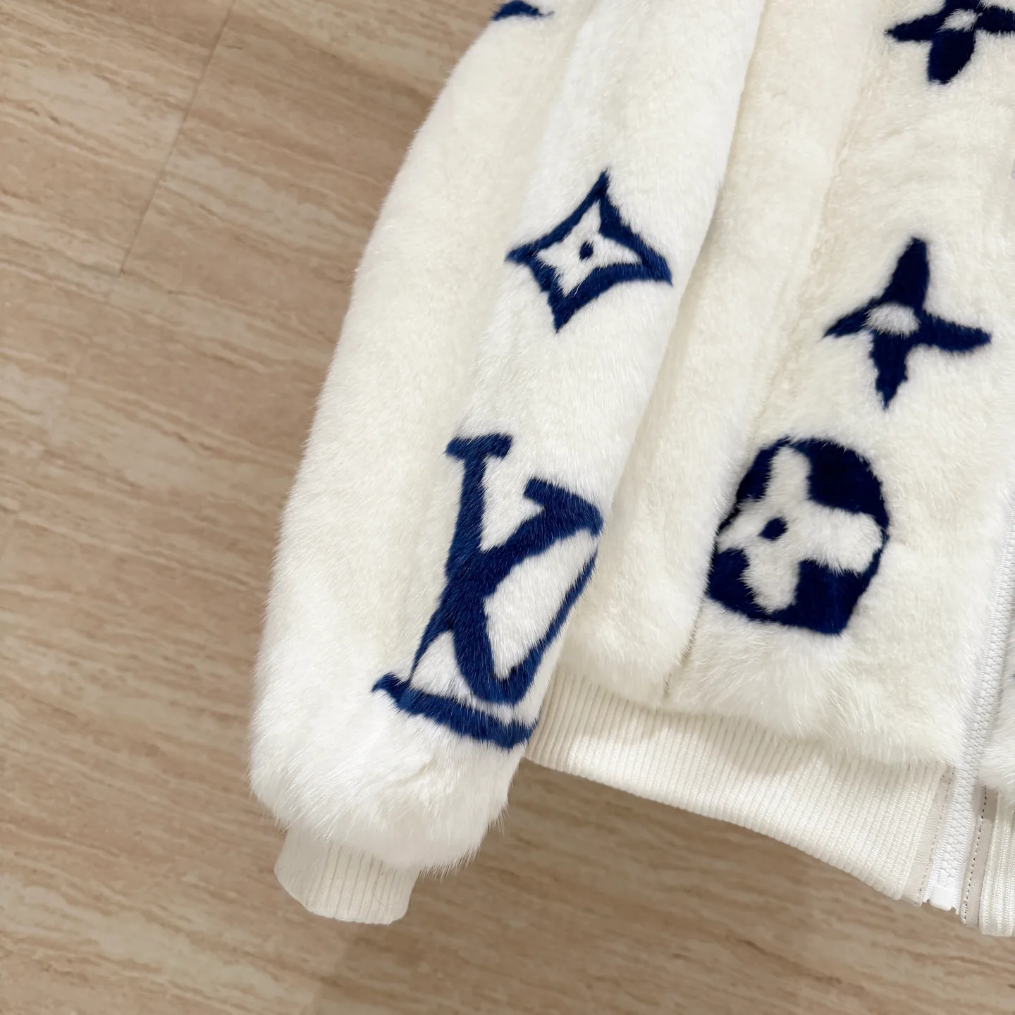 Куртки И Пуховики Женские Louis Vuitton 1061370