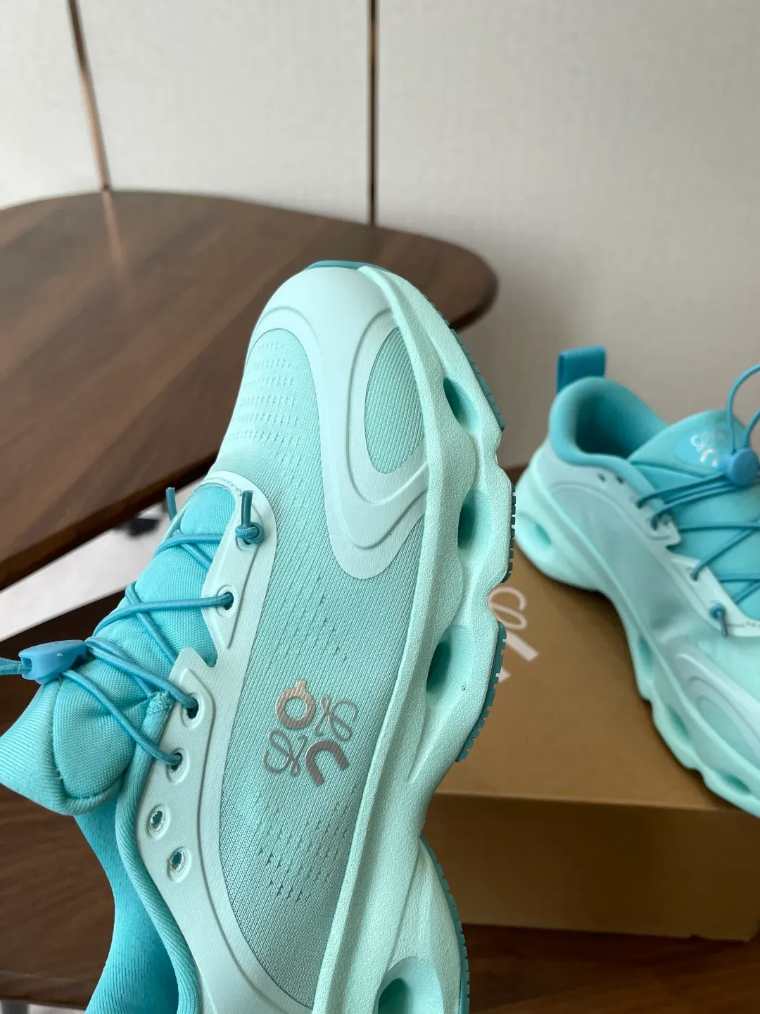 Кроссовки Женские Loewe 138022