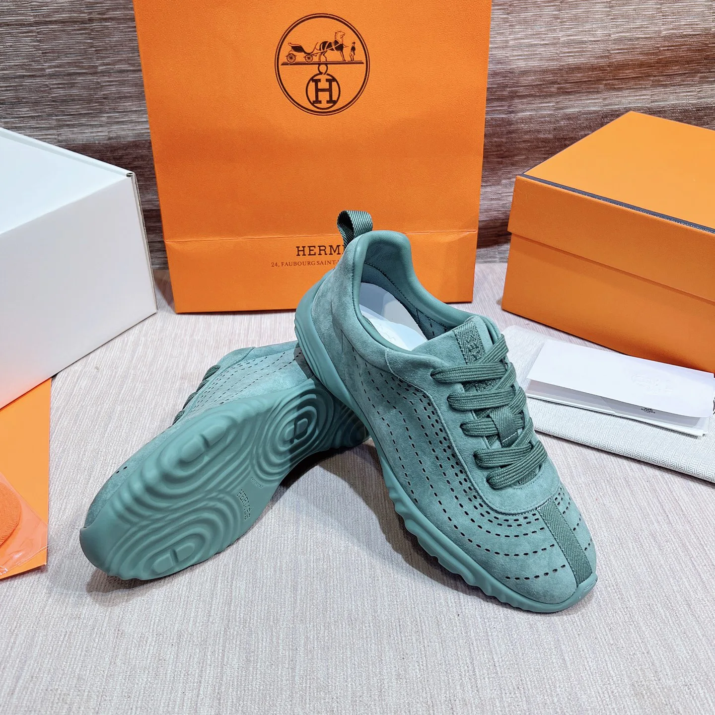 Кроссовки Женские Hermes 17749566