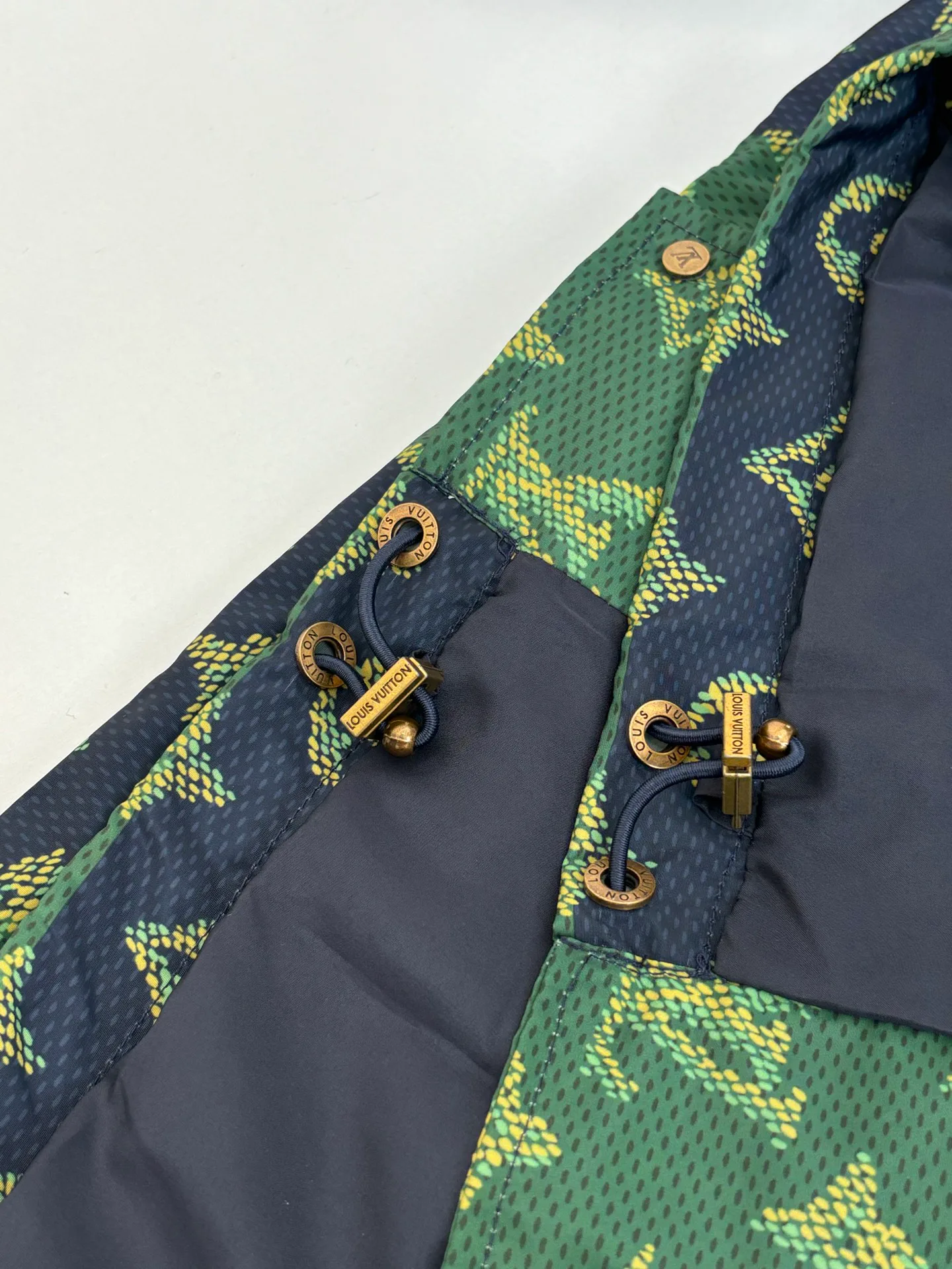 Куртки И Пуховики Женские Louis Vuitton 168589