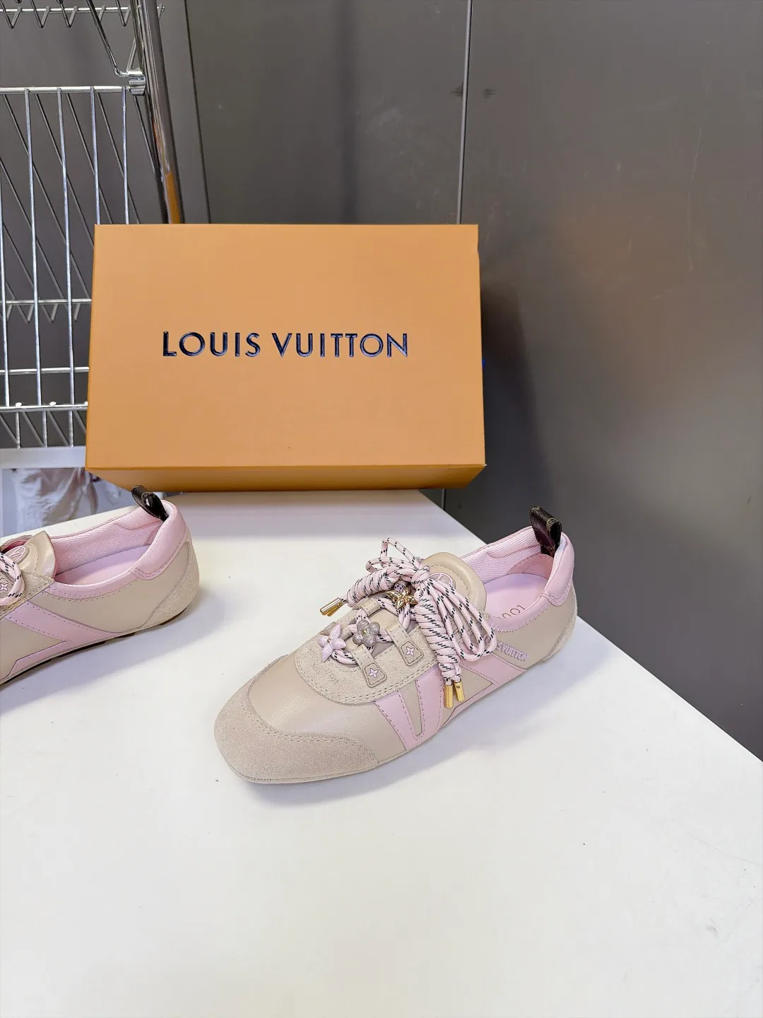 Кроссовки Женские Louis Vuitton 18005459