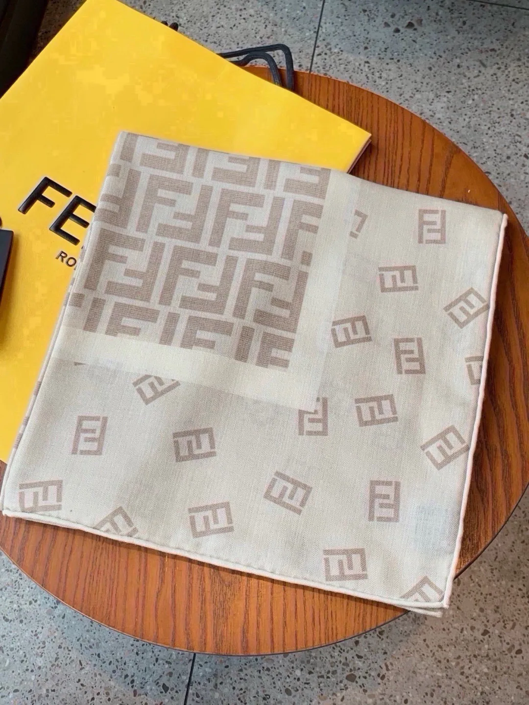 Шарфы Fendi 18626987