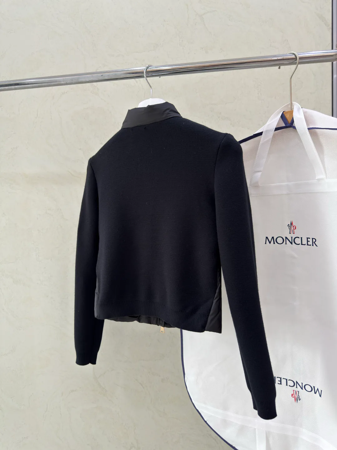 Куртки И Пуховики Женские Moncler 18690112