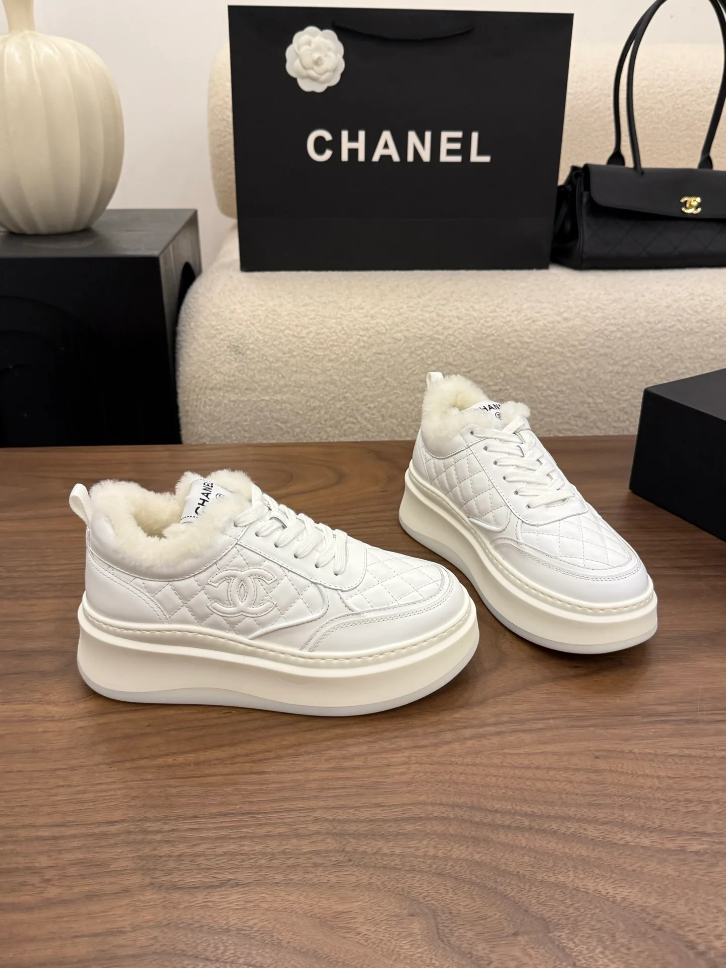 Кроссовки Женские Chanel 18223653