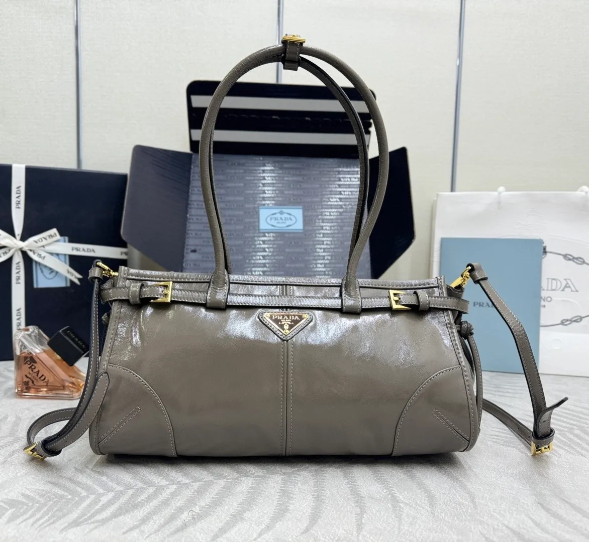 Классические Сумки Женские Prada 11462493