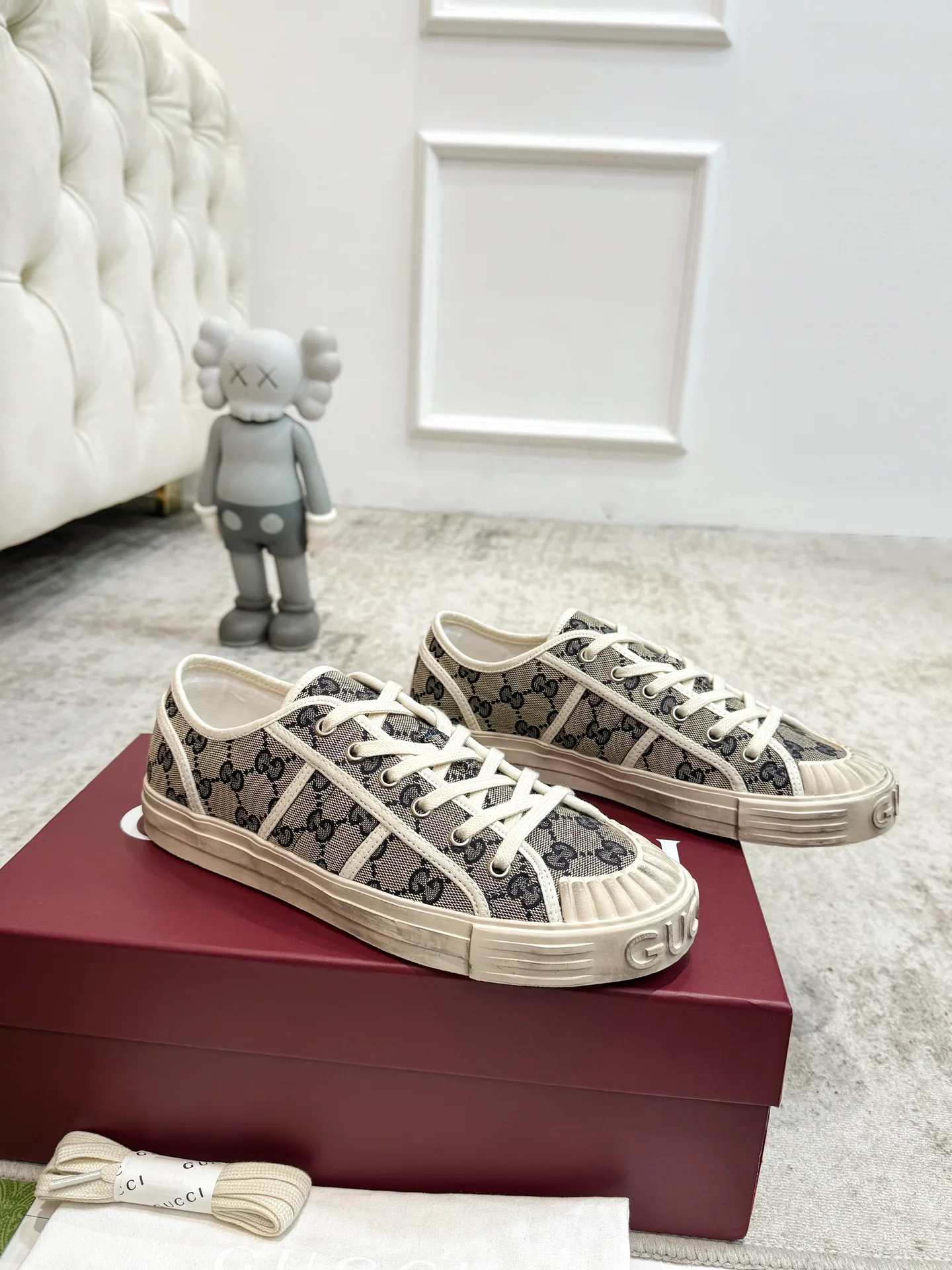 Кроссовки Женские Gucci 18139044