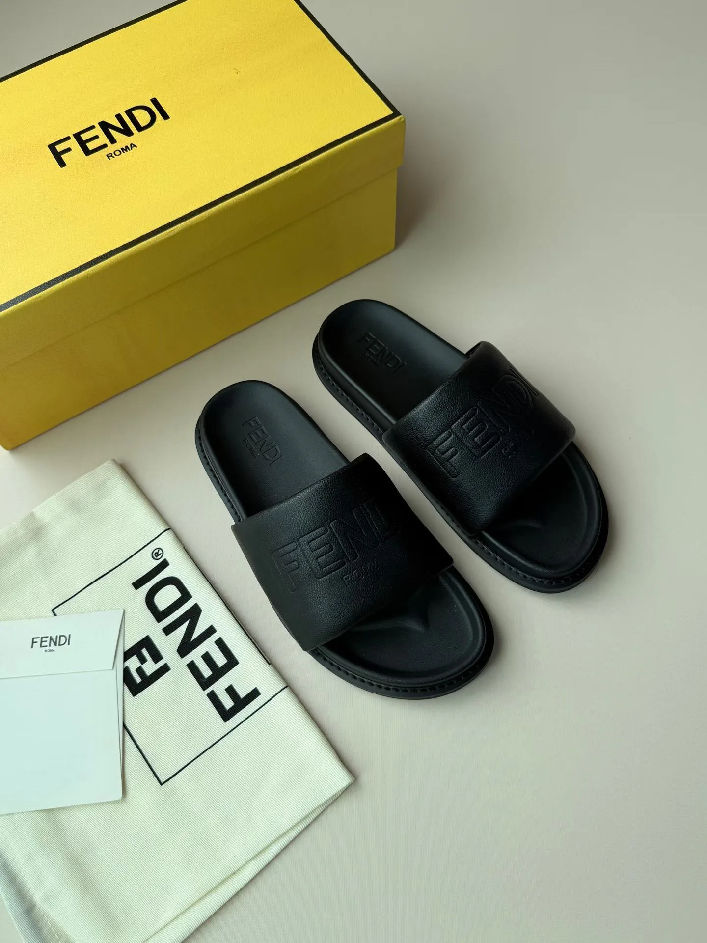Сандалии Женские Fendi 11710538