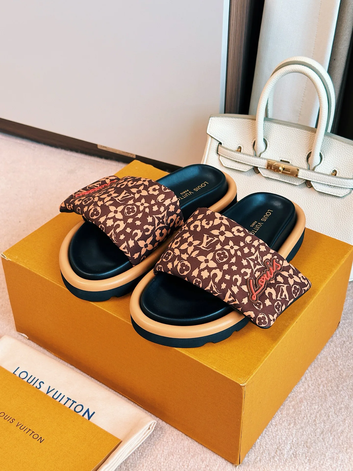 Шлепанцы Женские Louis Vuitton 14335152