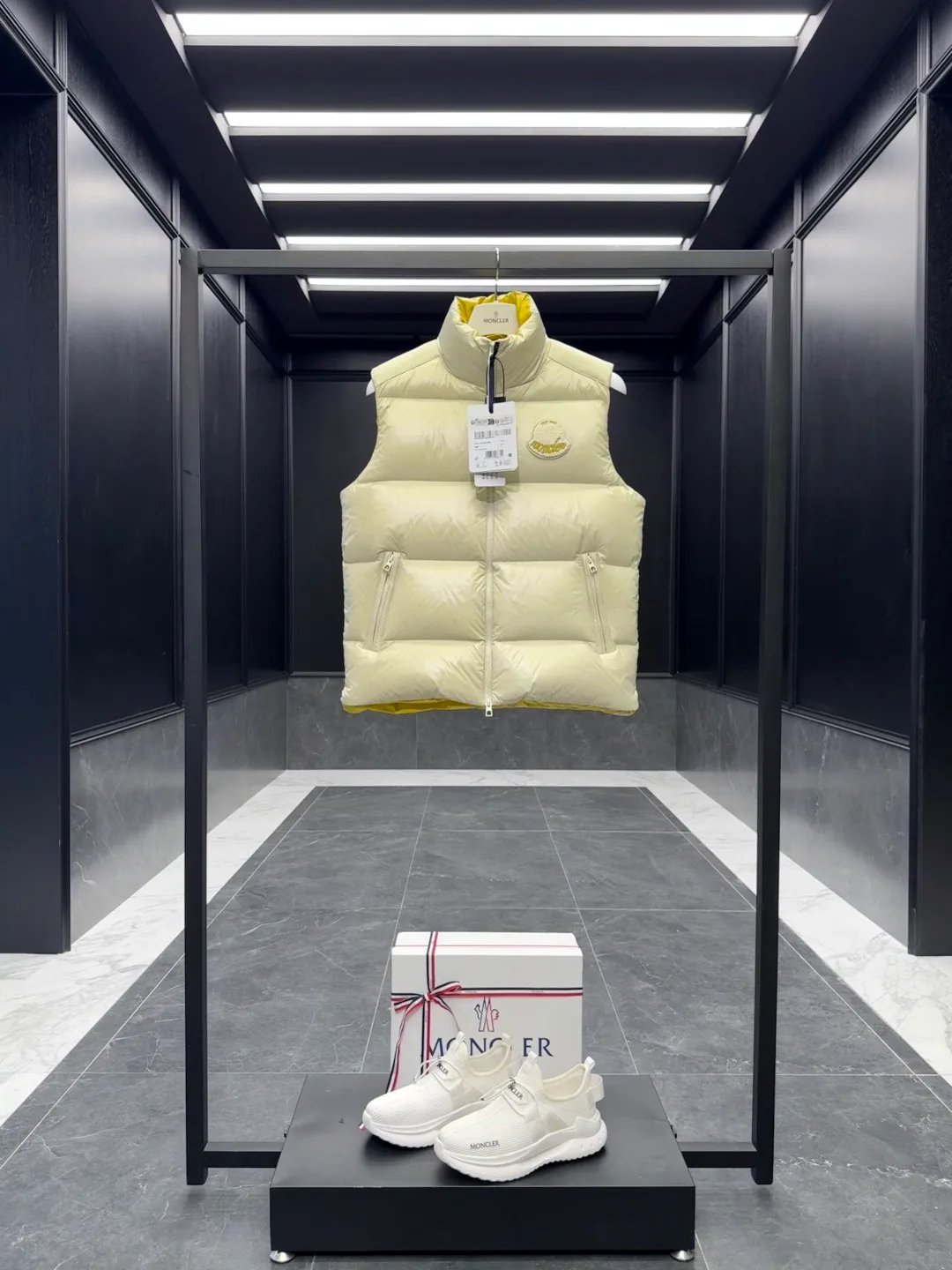Жилеты Женские Moncler 19004555