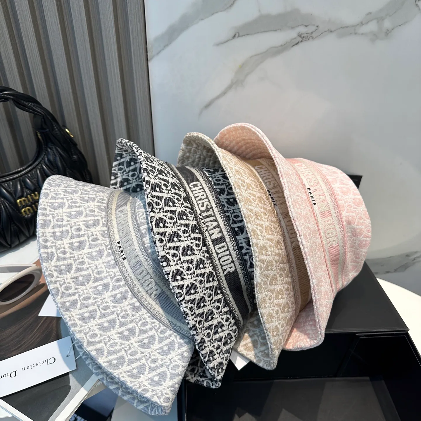 Головные Уборы Christian Dior 13418585