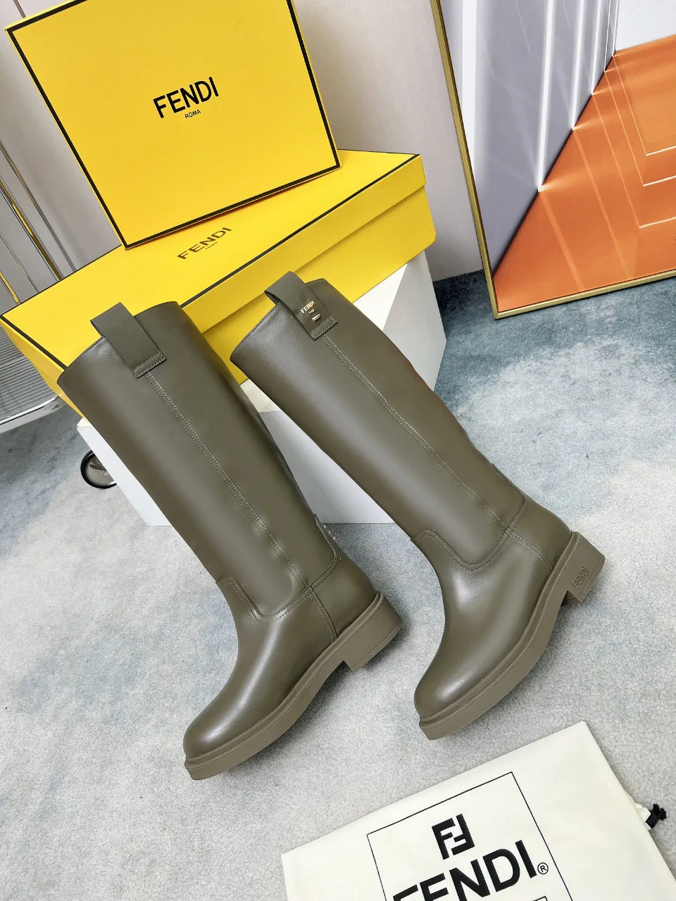 Сапоги Женские Fendi 18104309