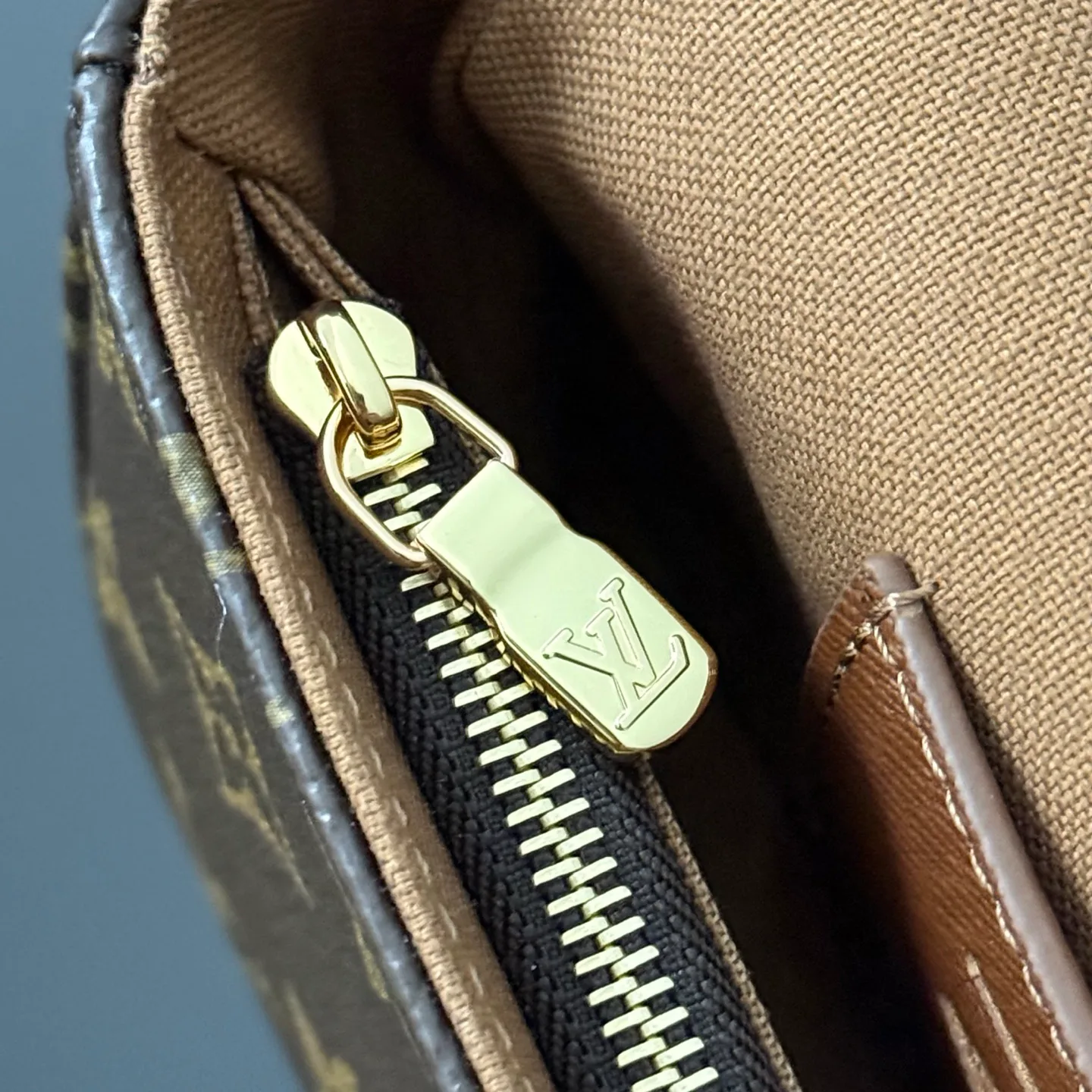 Классические Сумки Женские Louis Vuitton 18153138