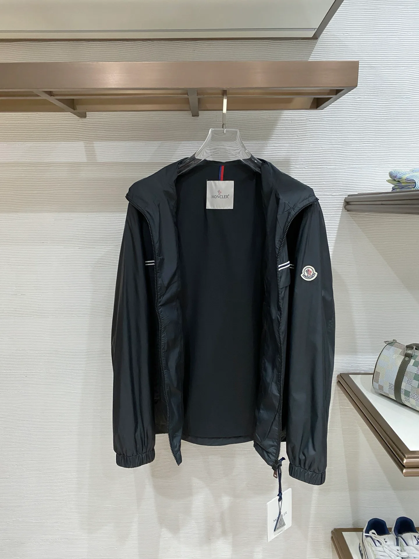 Куртки И Пуховики Мужские Moncler 2385912