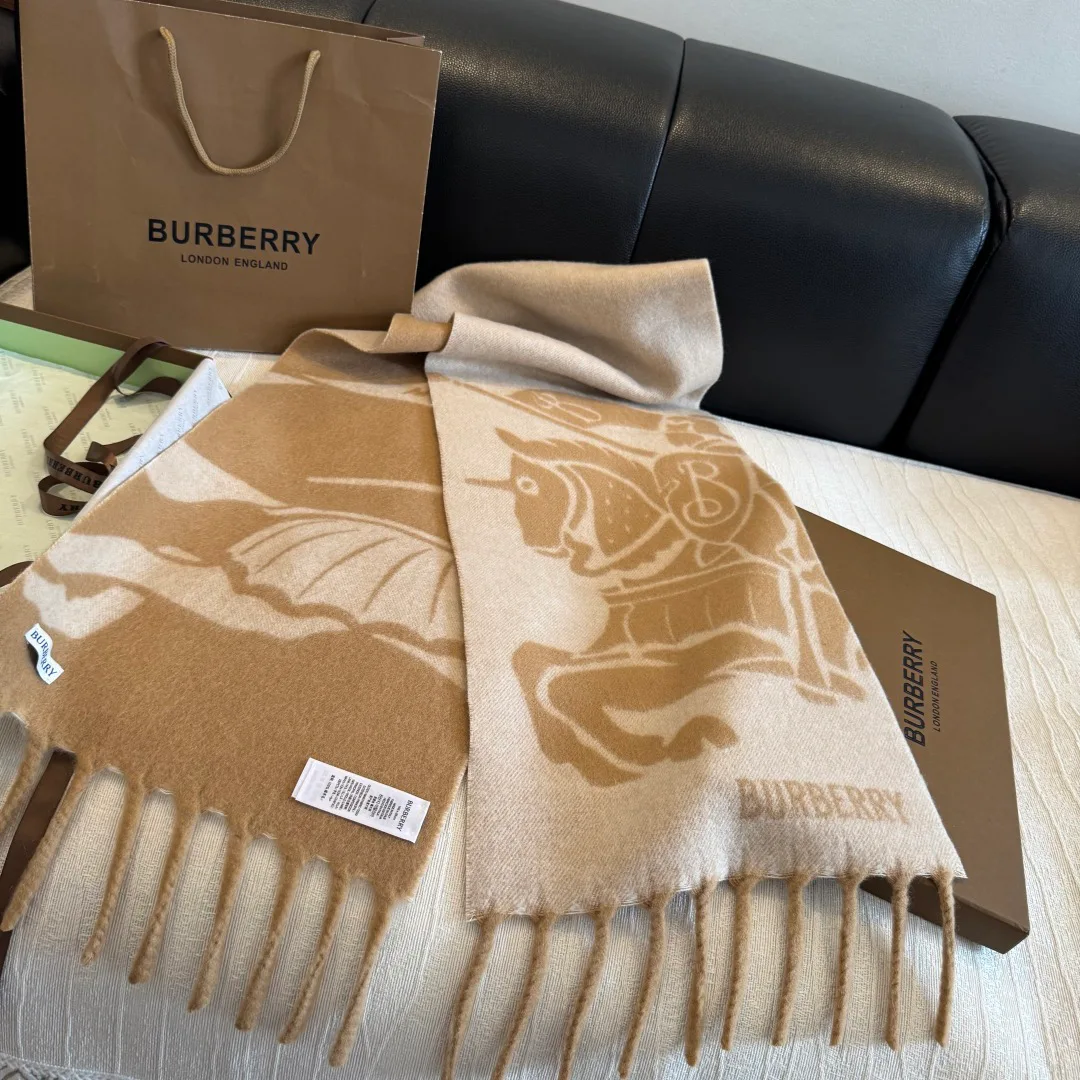 Шарфы Burberry 18449895