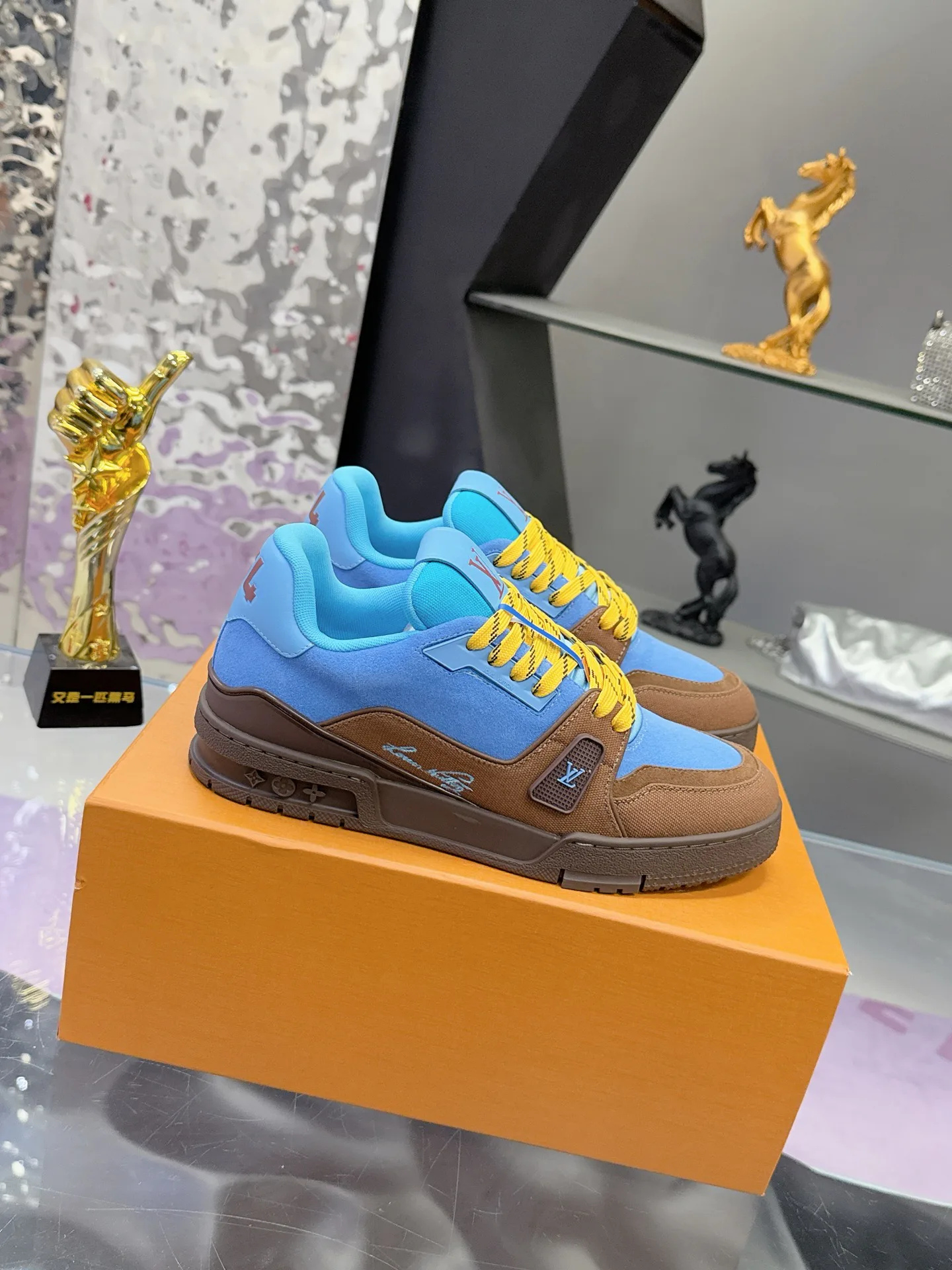 Кроссовки Женские Louis Vuitton 11674107