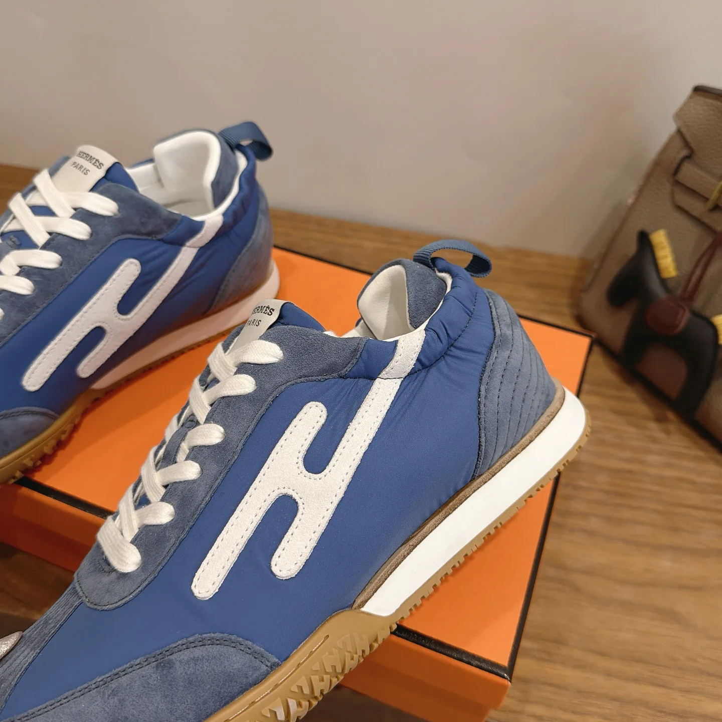Кроссовки Женские Hermes 18230834