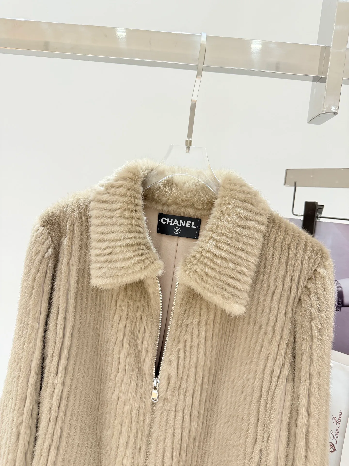 Шубы Женские Chanel 17943297