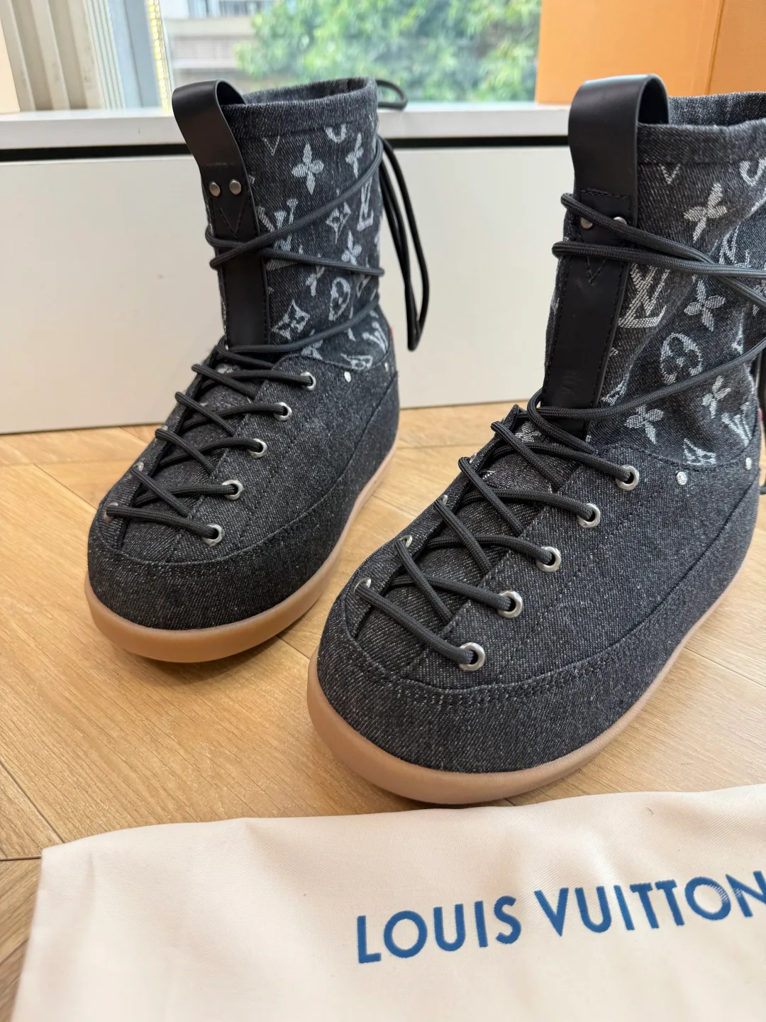 Кроссовки Женские Louis Vuitton 18727408