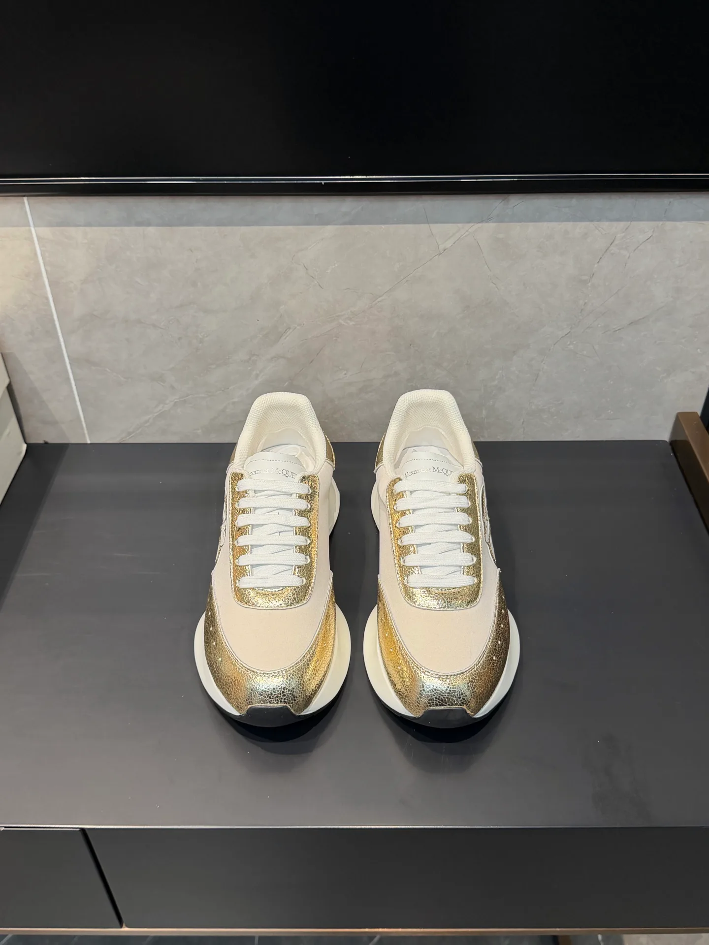 Кроссовки Женские Alexander Mcqueen 18891469