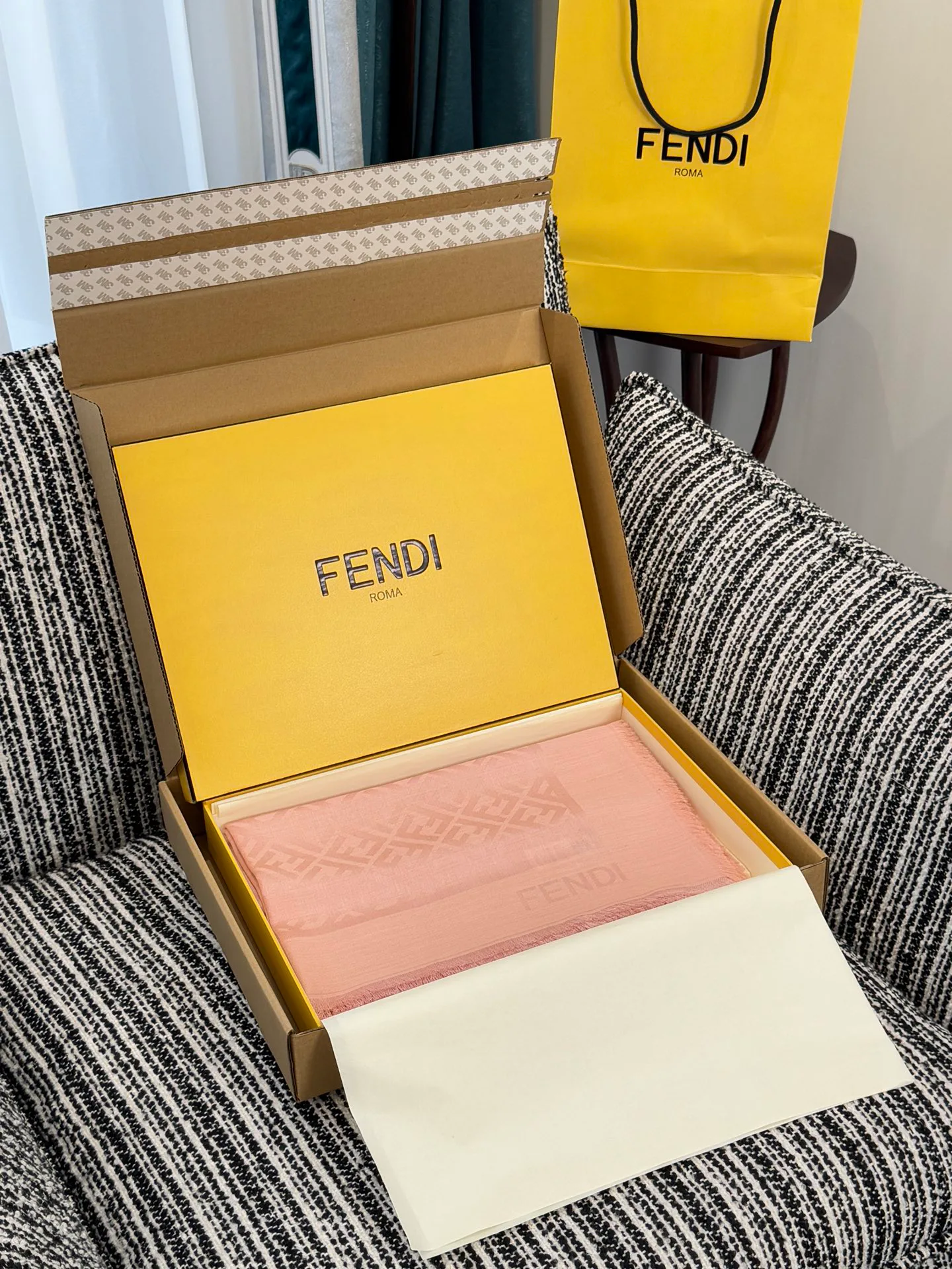 Шарфы Fendi 18287115