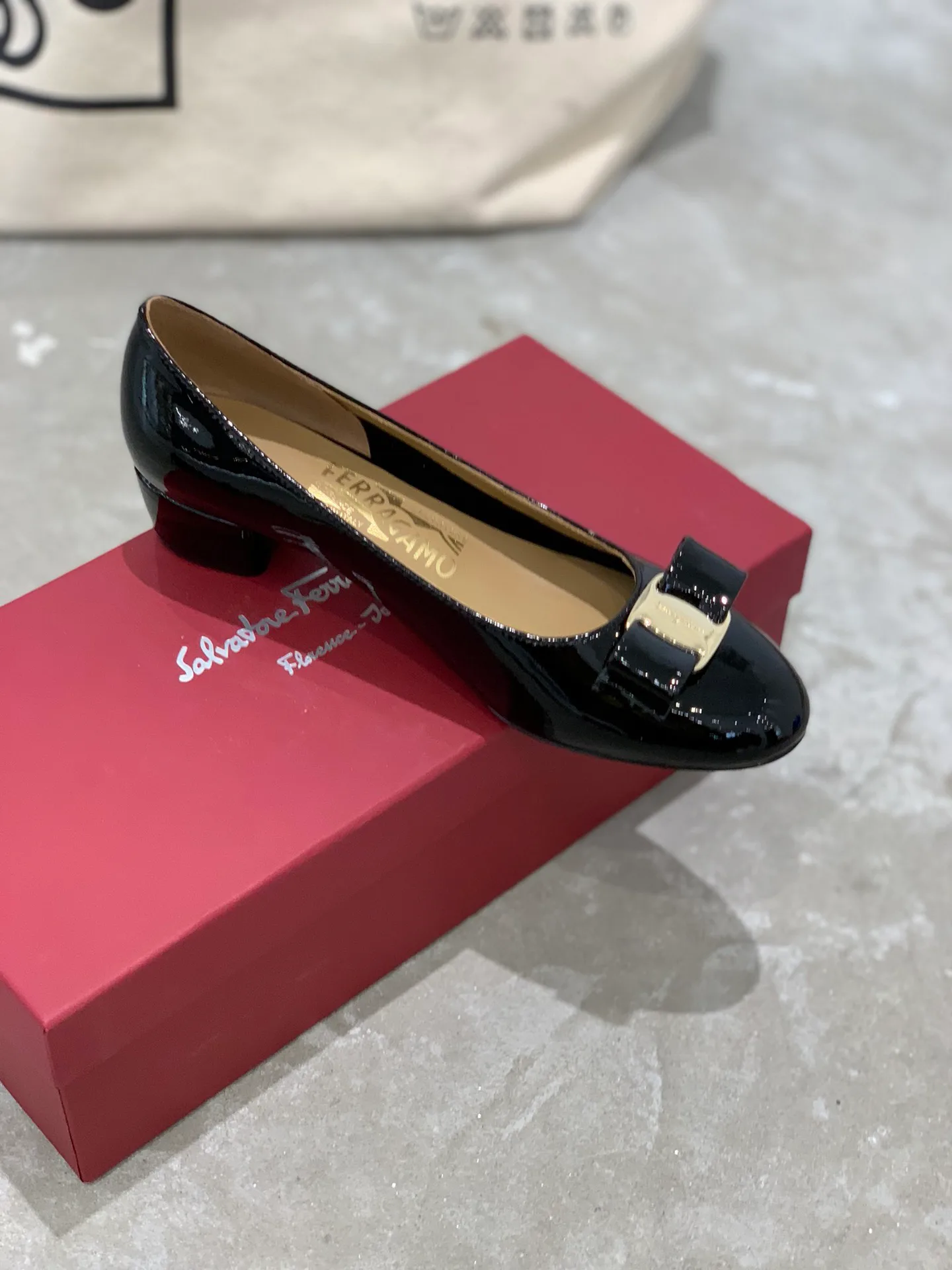 Туфли Женские Salvatore Ferragamo 18340709