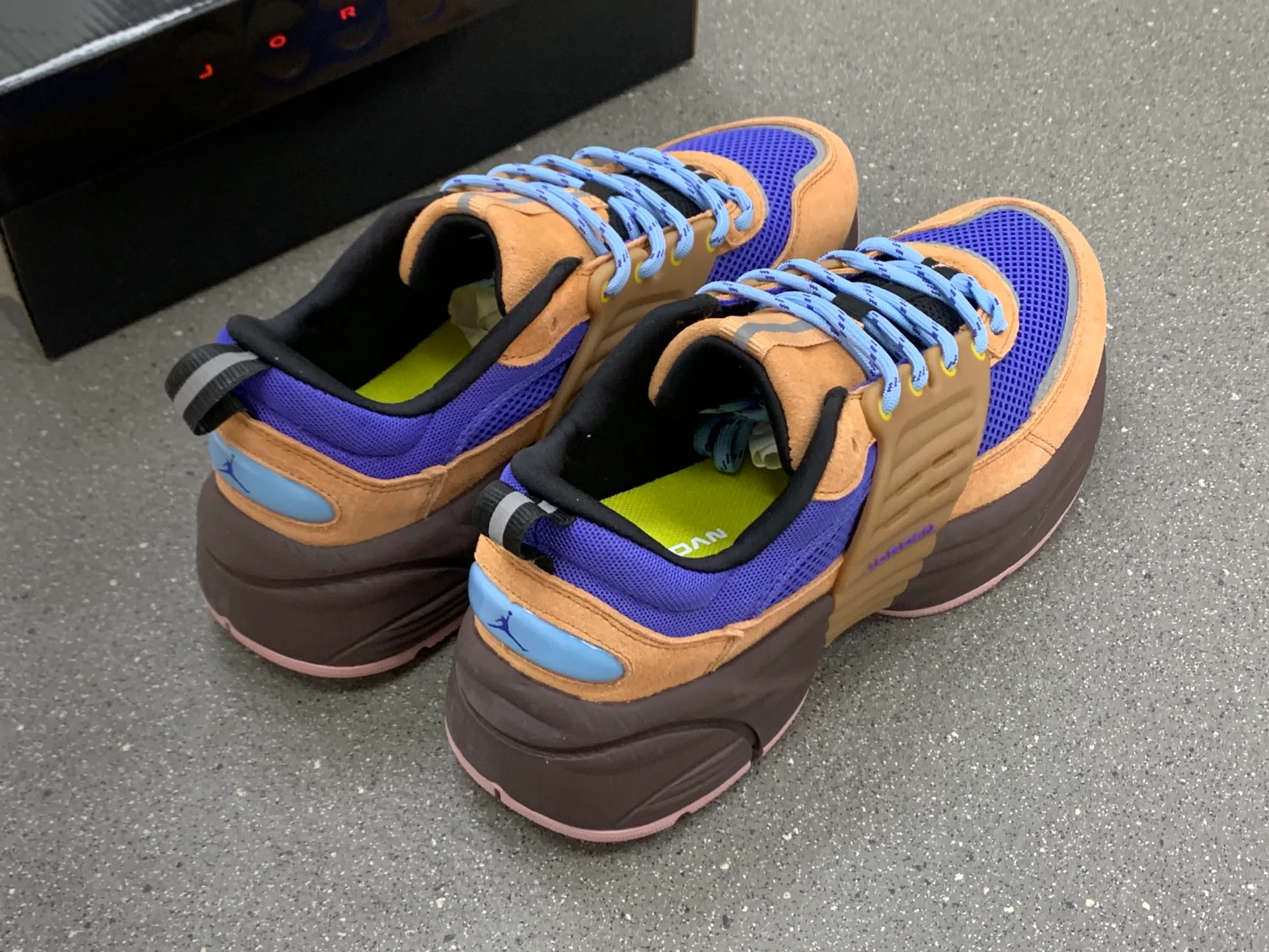 Кроссовки Женские Air Jordan 1261111