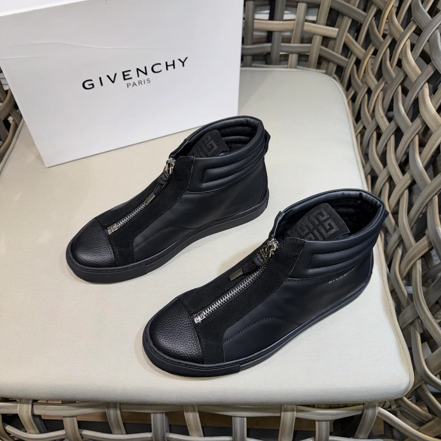 Кроссовки Мужские Givenchy 18267091