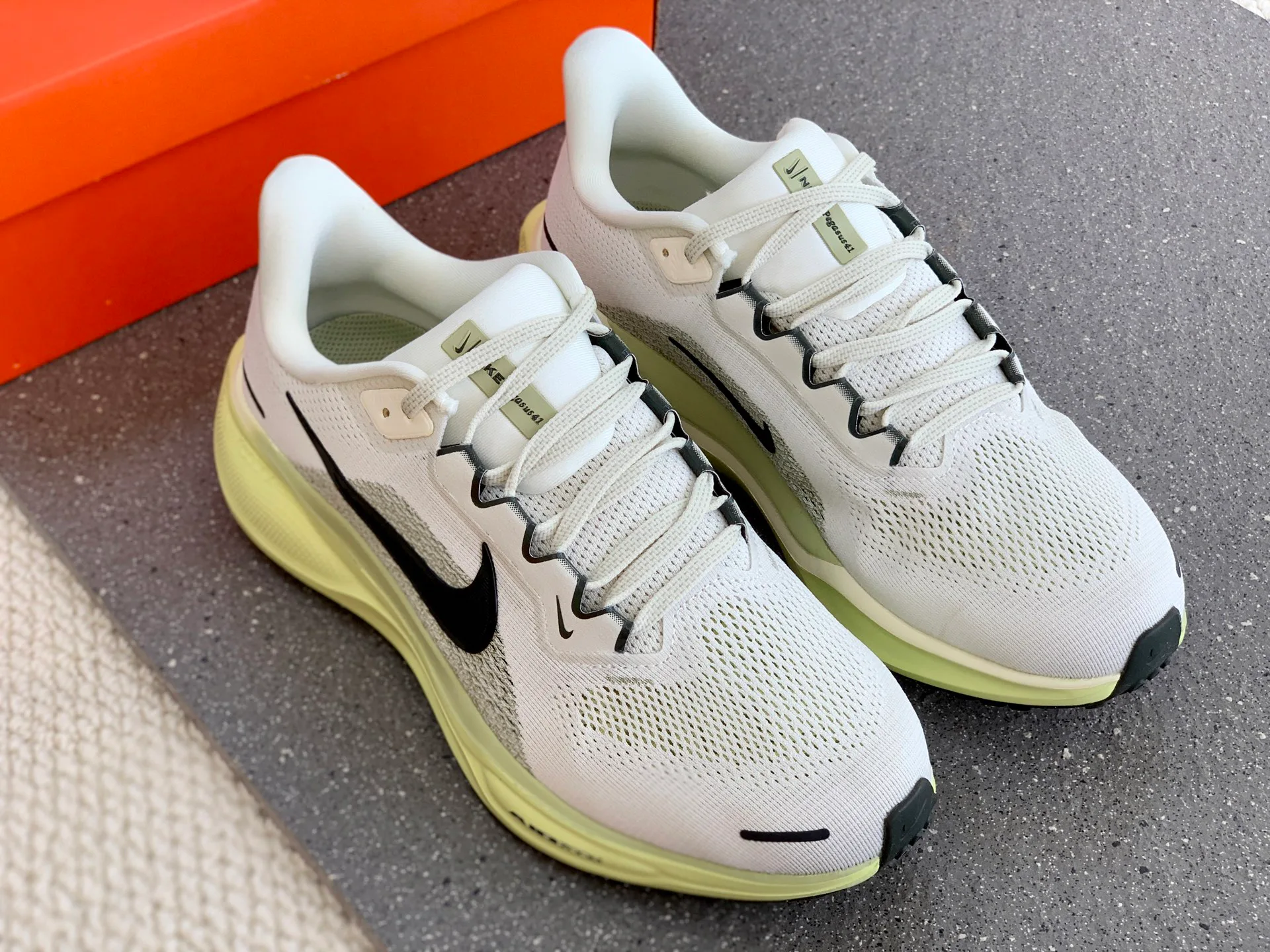 Кроссовки Женские Nike 230360