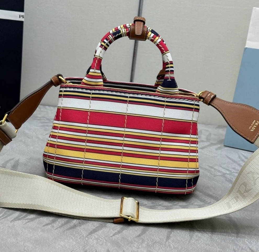 Классические Сумки Женские Prada 11164943