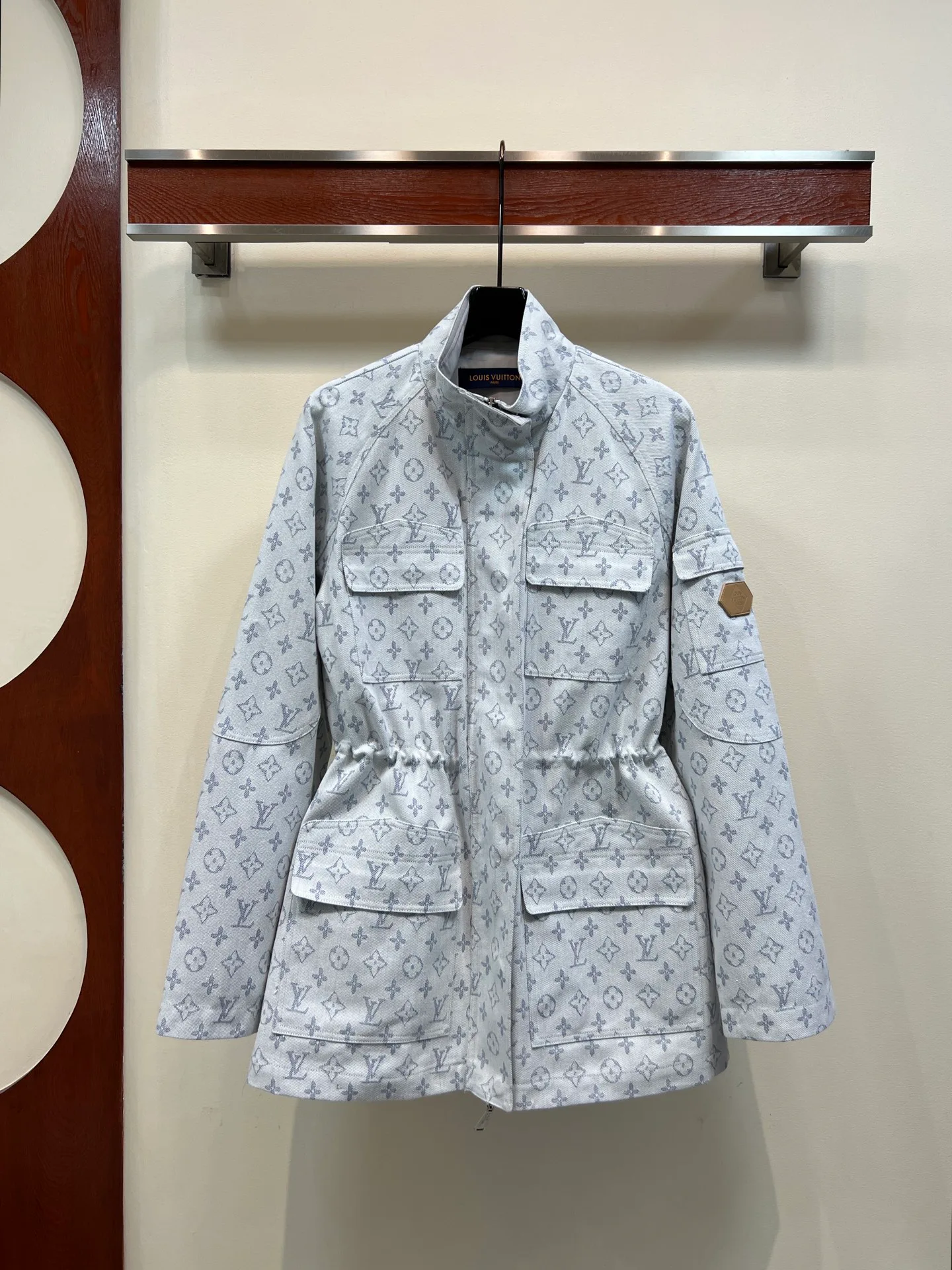 Куртки И Пуховики Женские Louis Vuitton 18605971