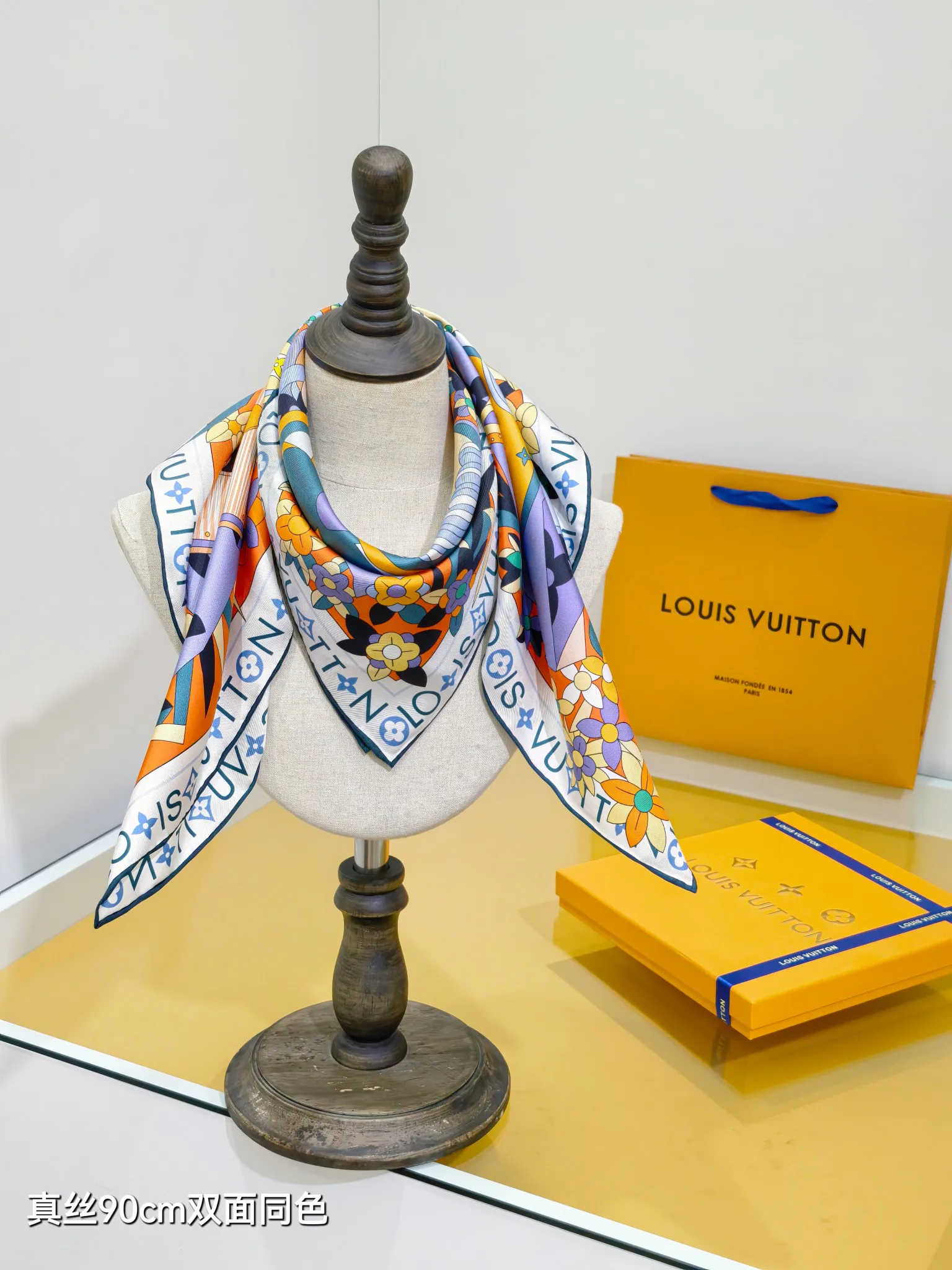 Текстиль Louis Vuitton 2588566