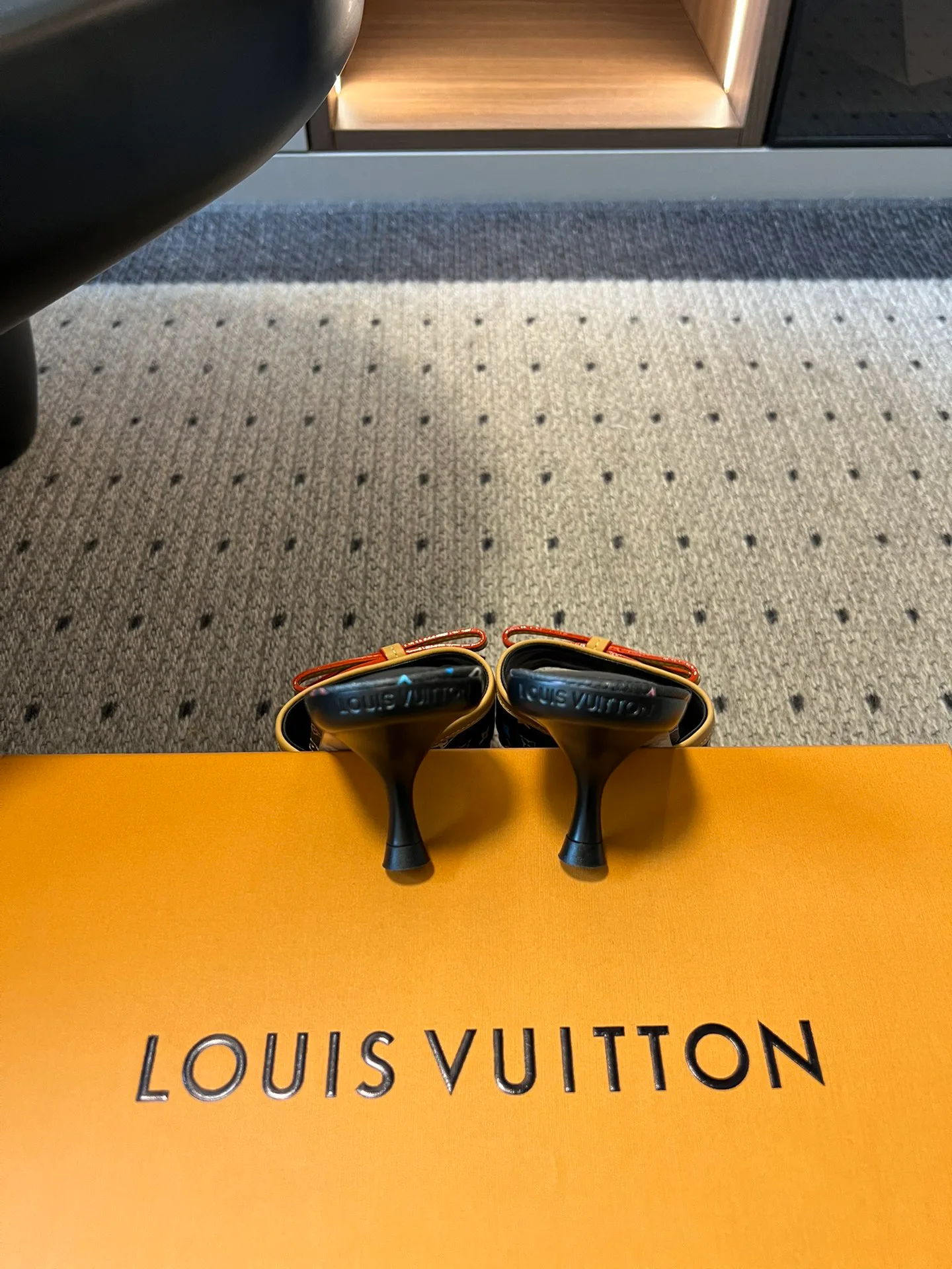 Босоножки Женские Louis Vuitton 11758570