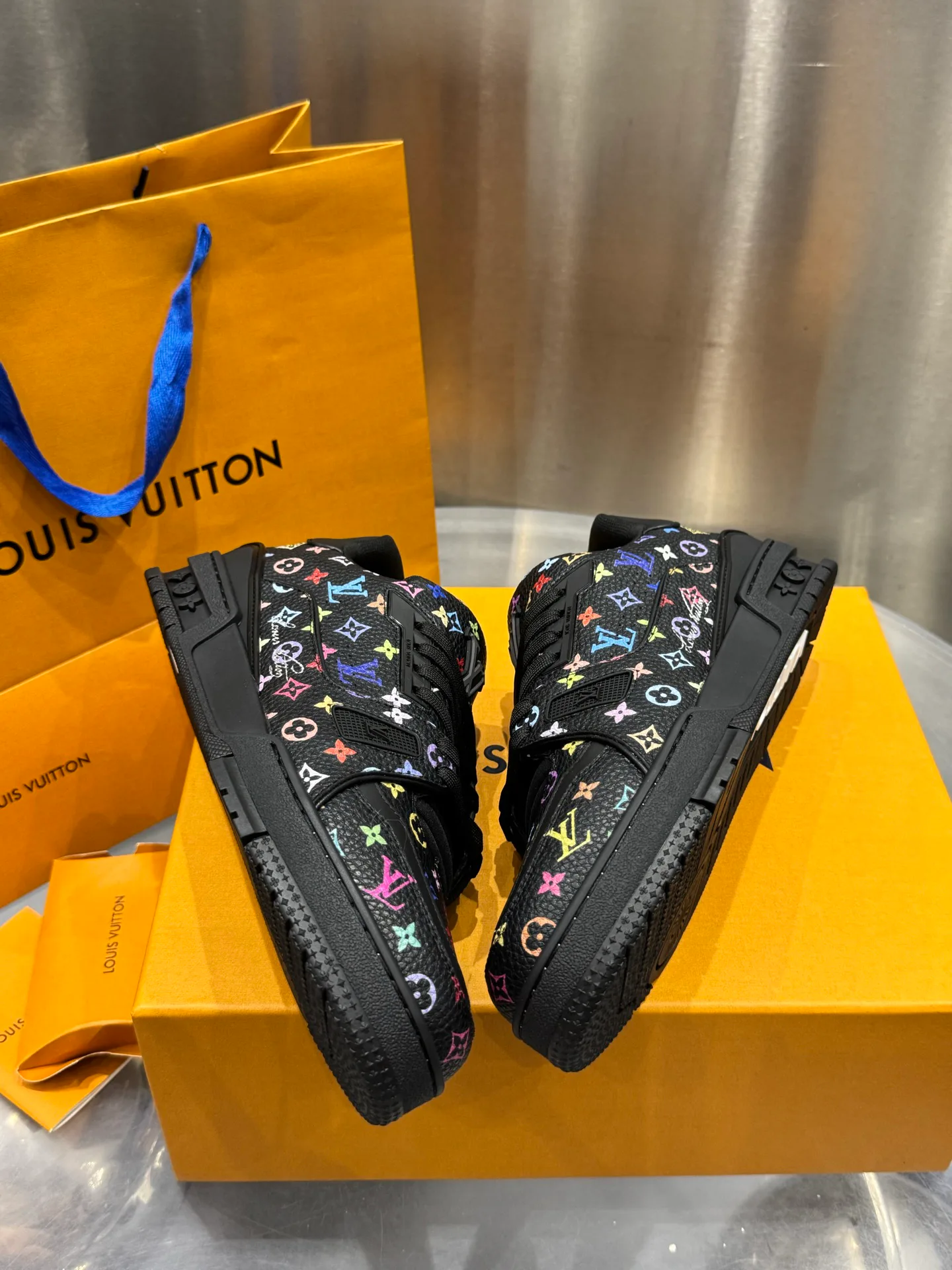 Кроссовки Мужские Louis Vuitton 19073346