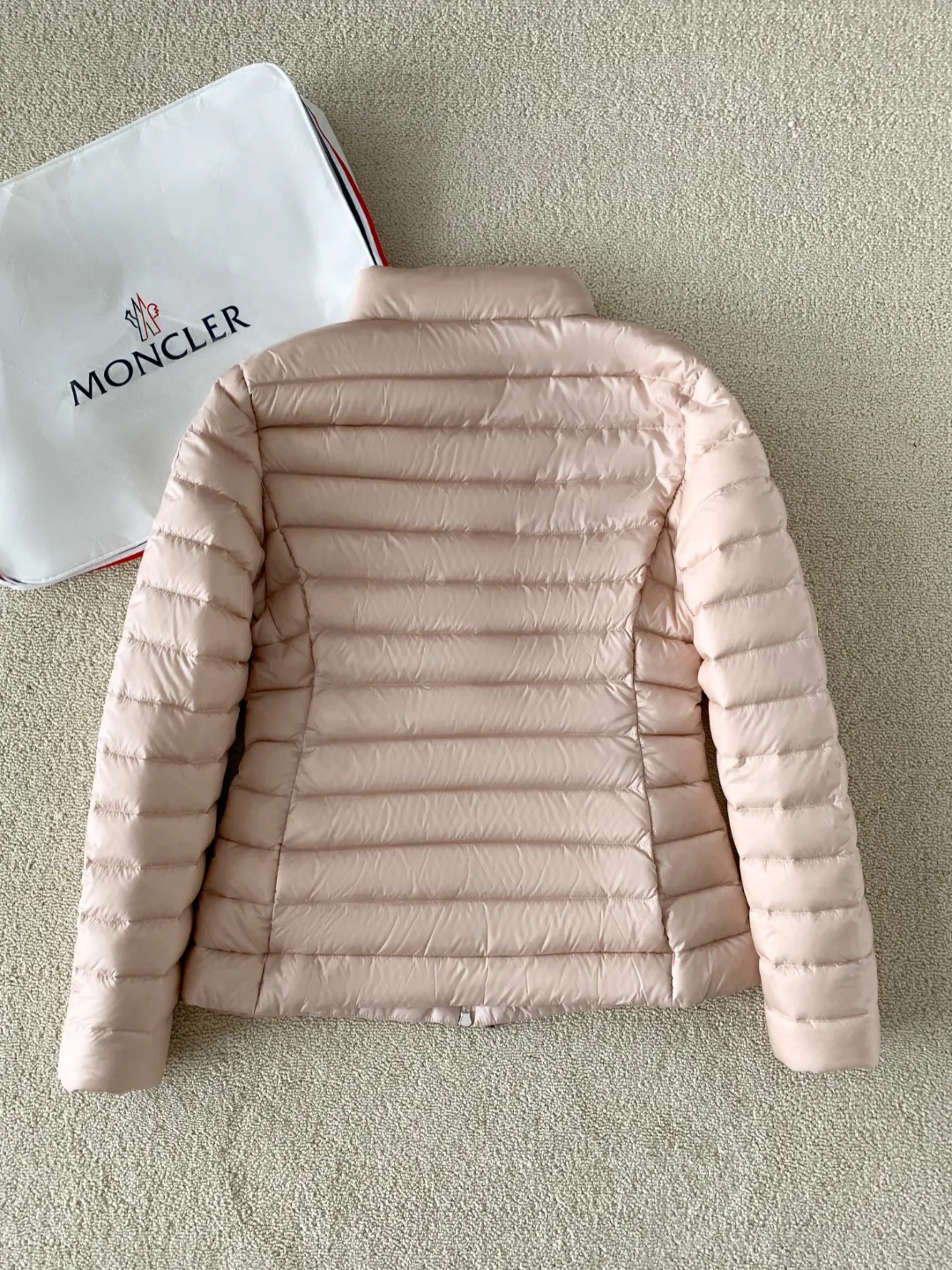 Куртки И Пуховики Женские Moncler 18922979
