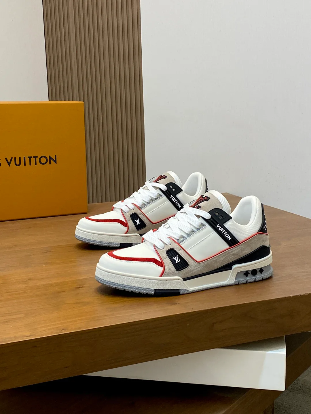 Кроссовки Мужские Louis Vuitton 18100300