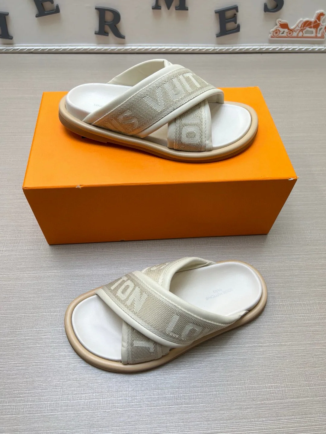 Шлепанцы Женские Louis Vuitton 9801538