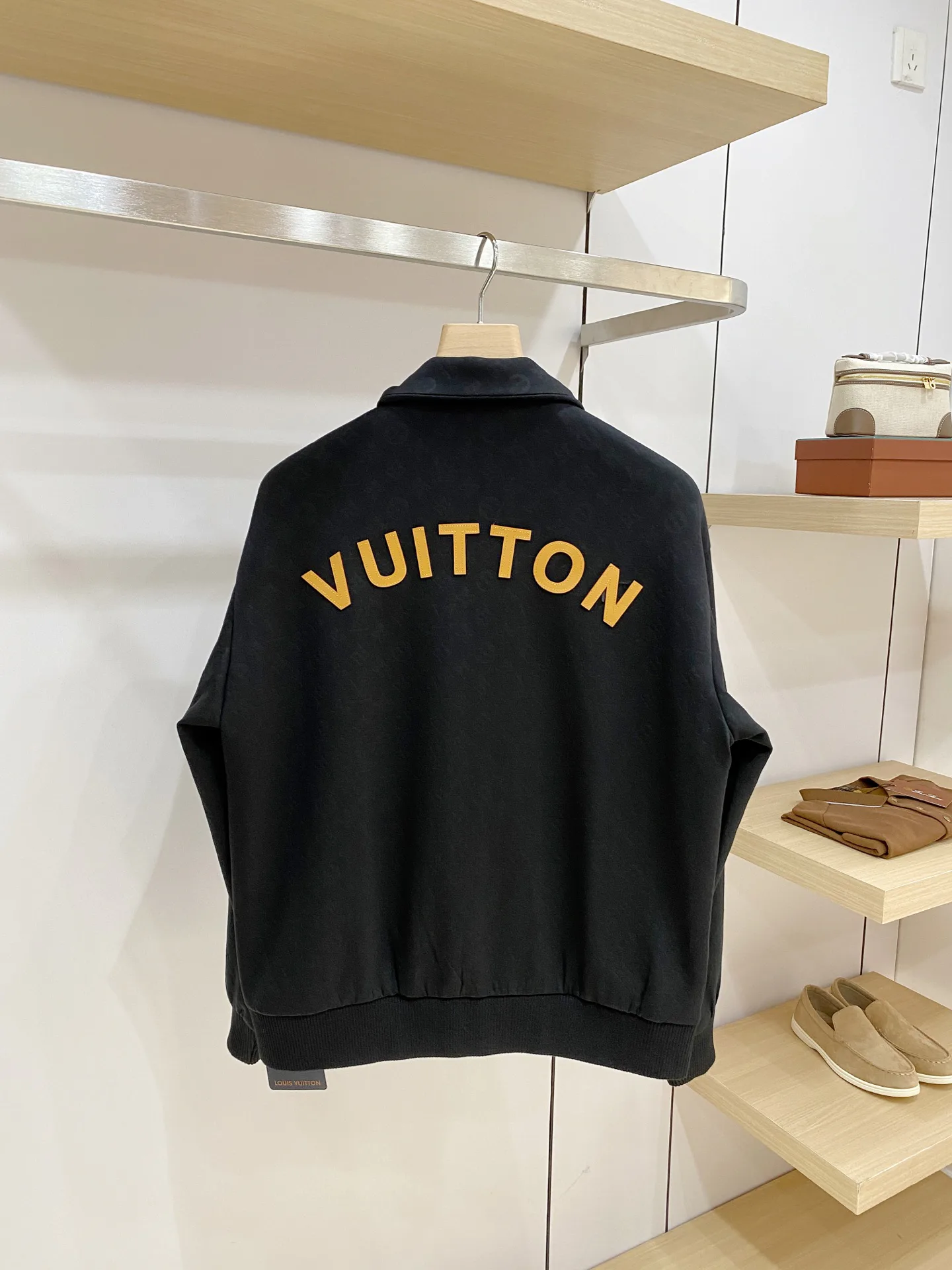 Куртки И Пуховики Женские Louis Vuitton 18178226