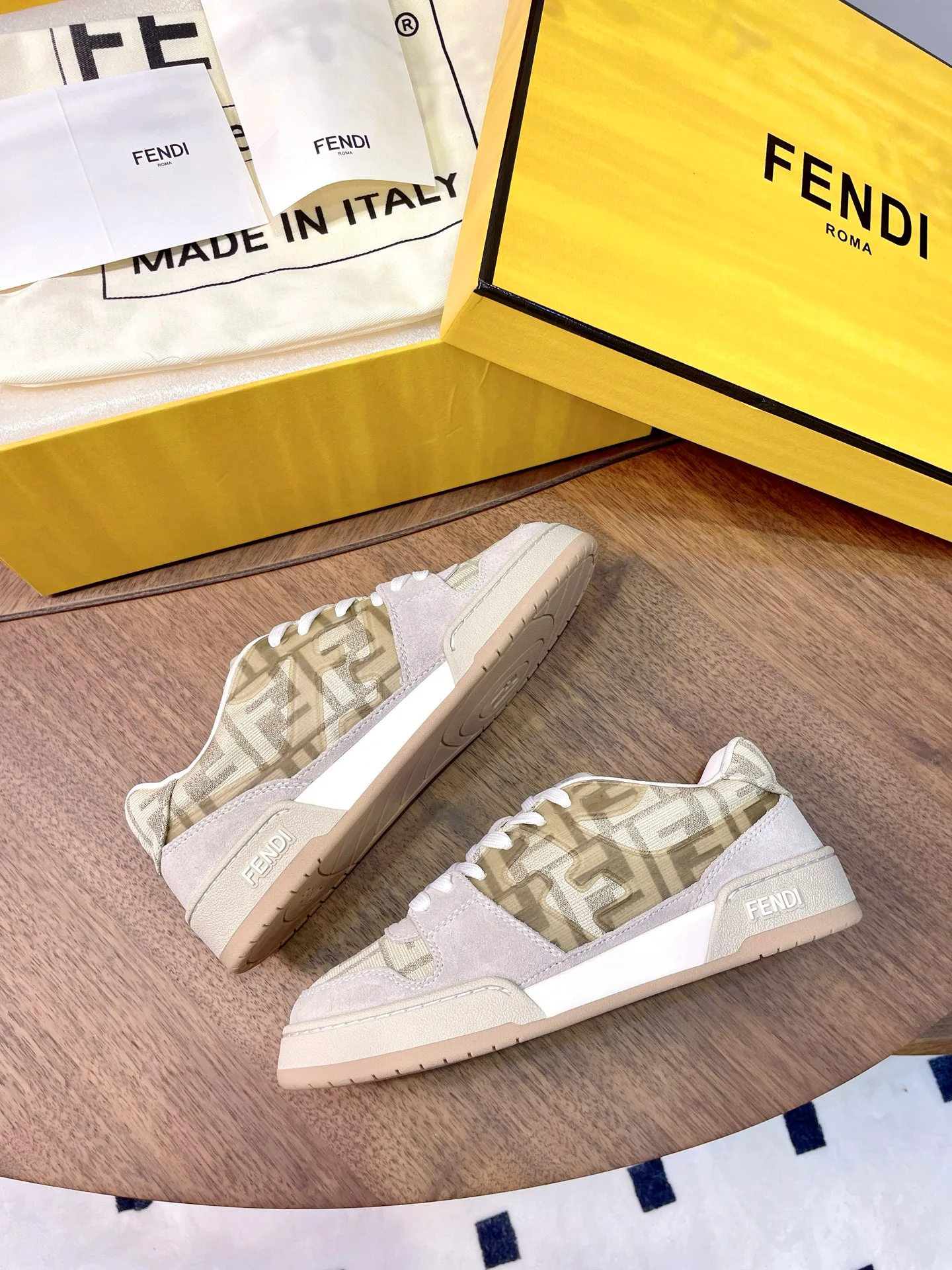 Кроссовки Женские Fendi 17957352