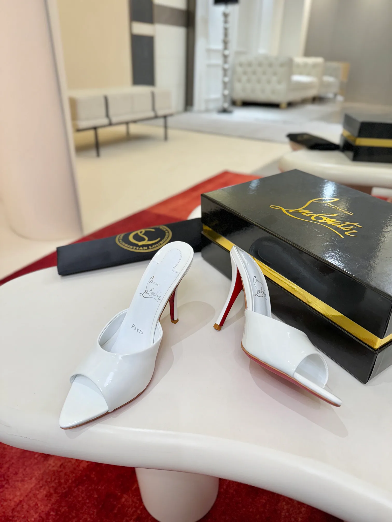 Босоножки Женские Christian Louboutin 14280365