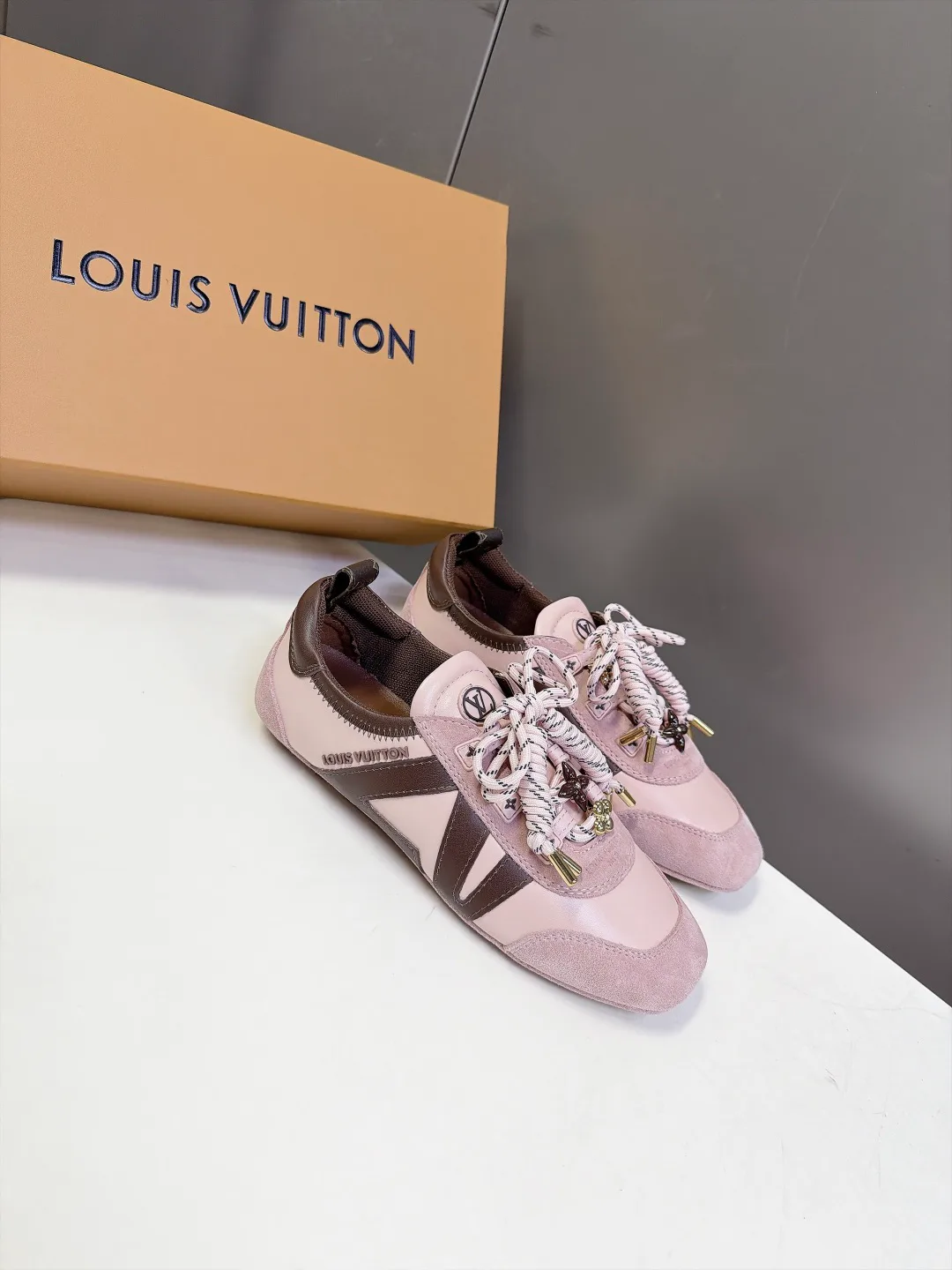Кроссовки Женские Louis Vuitton 18005455
