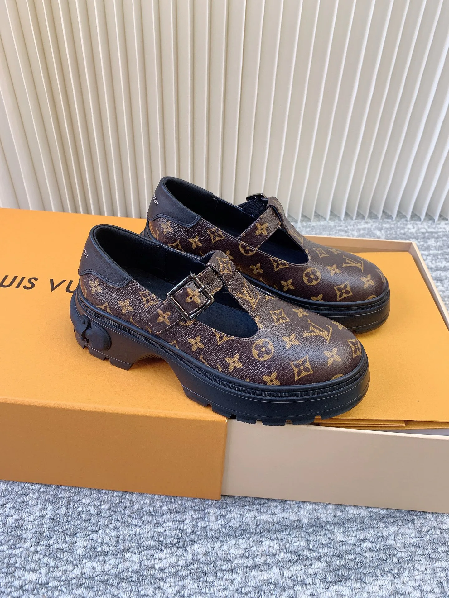 Туфли Женские Louis Vuitton 1474354
