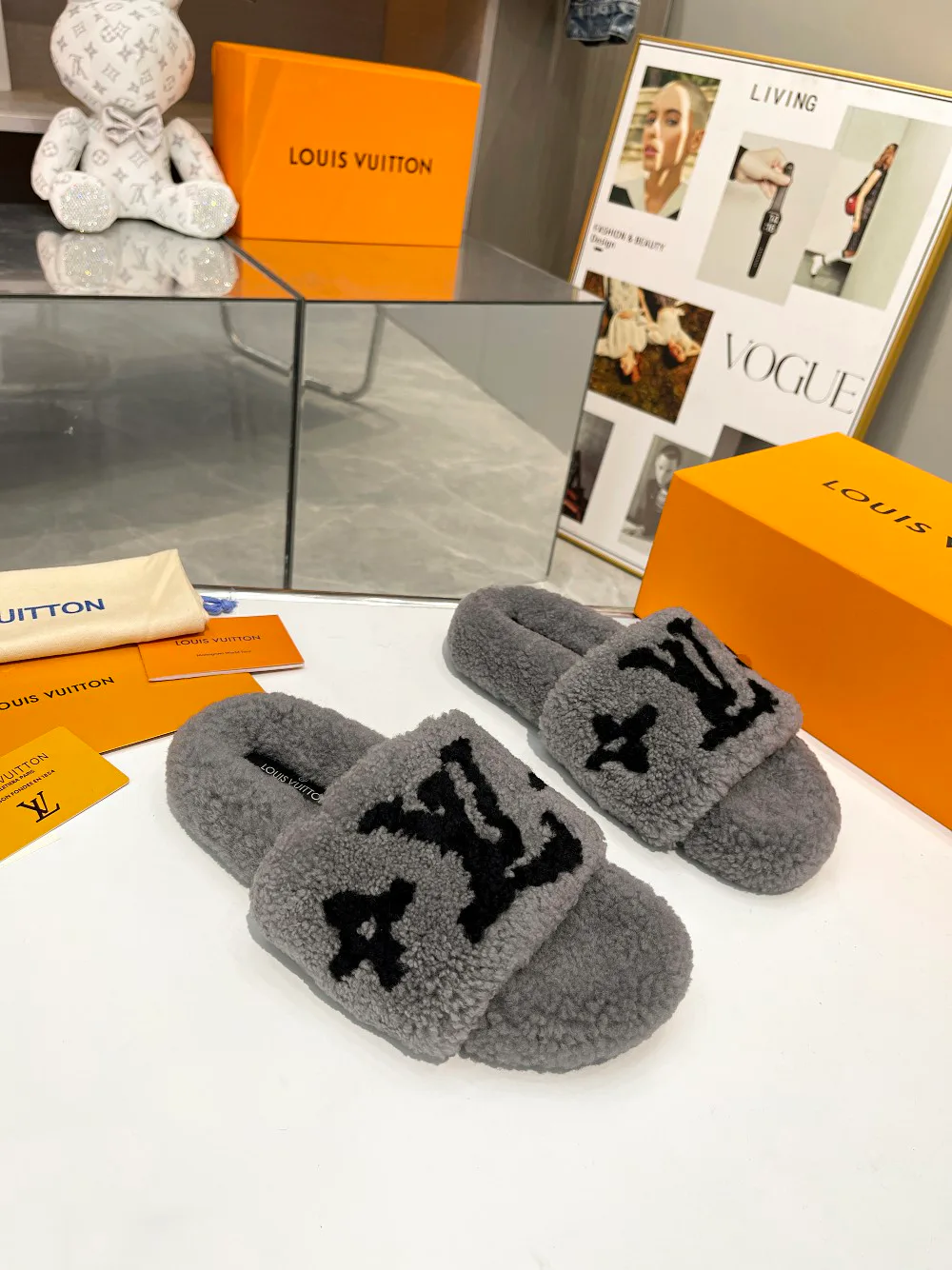 Тапочки Женские Louis Vuitton 18366824