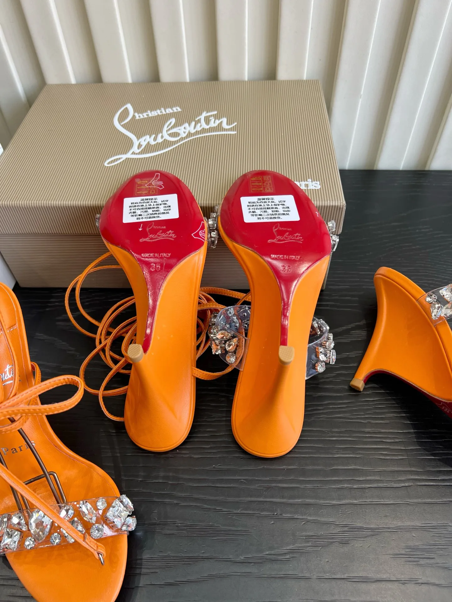Босоножки Женские Christian Louboutin 18614262