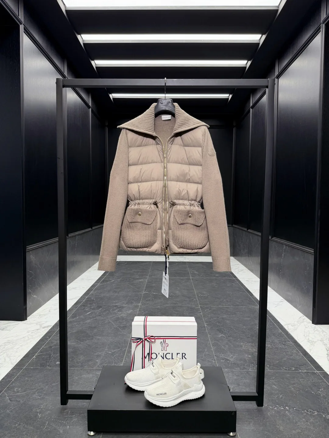 Куртки И Пуховики Женские Moncler 18927177